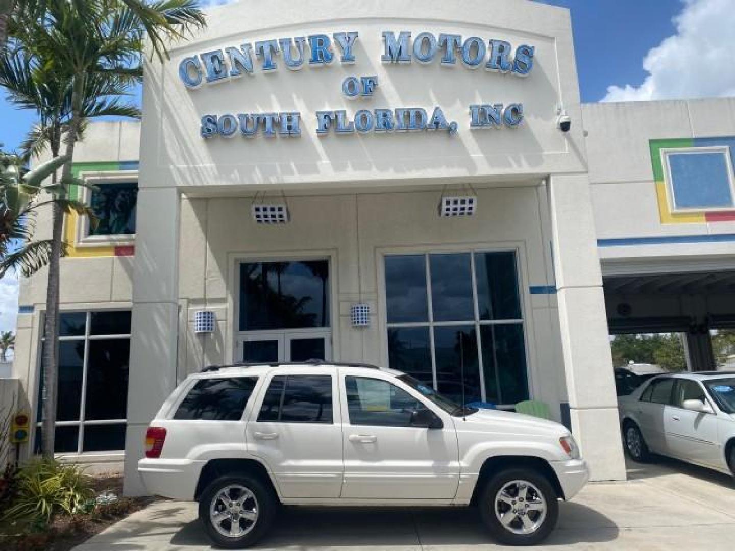 2004 Stone White /Sandstone Jeep Grand Cherokee Limited 4WD SUNROOF (1J8GW58N14C) with an 4.7L 8-Cyl Engine engine, Automatic transmission, located at 4701 North Dixie Hwy, Pompano Beach, FL, 33064, (954) 422-2889, 26.240938, -80.123474 - OUR WEBPAGE FLORIDACARS1.COM HAS OVER 100 PHOTOS AND FREE CARFAX LINK 2004 JEEP GRAND CHEROKEE LIMITED A TRUE CLASSIC WONT LAST IN STOCK VIN: 1J8GW58N14C199129 1 J 8 G W 5 8 N 1 4 C 1 9 9 1 2 9 4 DOOR WAGON/SPORT UTILITY 4.7L V8 F SOHC TOW PKG AND FRONT TOW HITCH WITH PLUG GASOLINE REAR WHEEL DRIVE - Photo#0