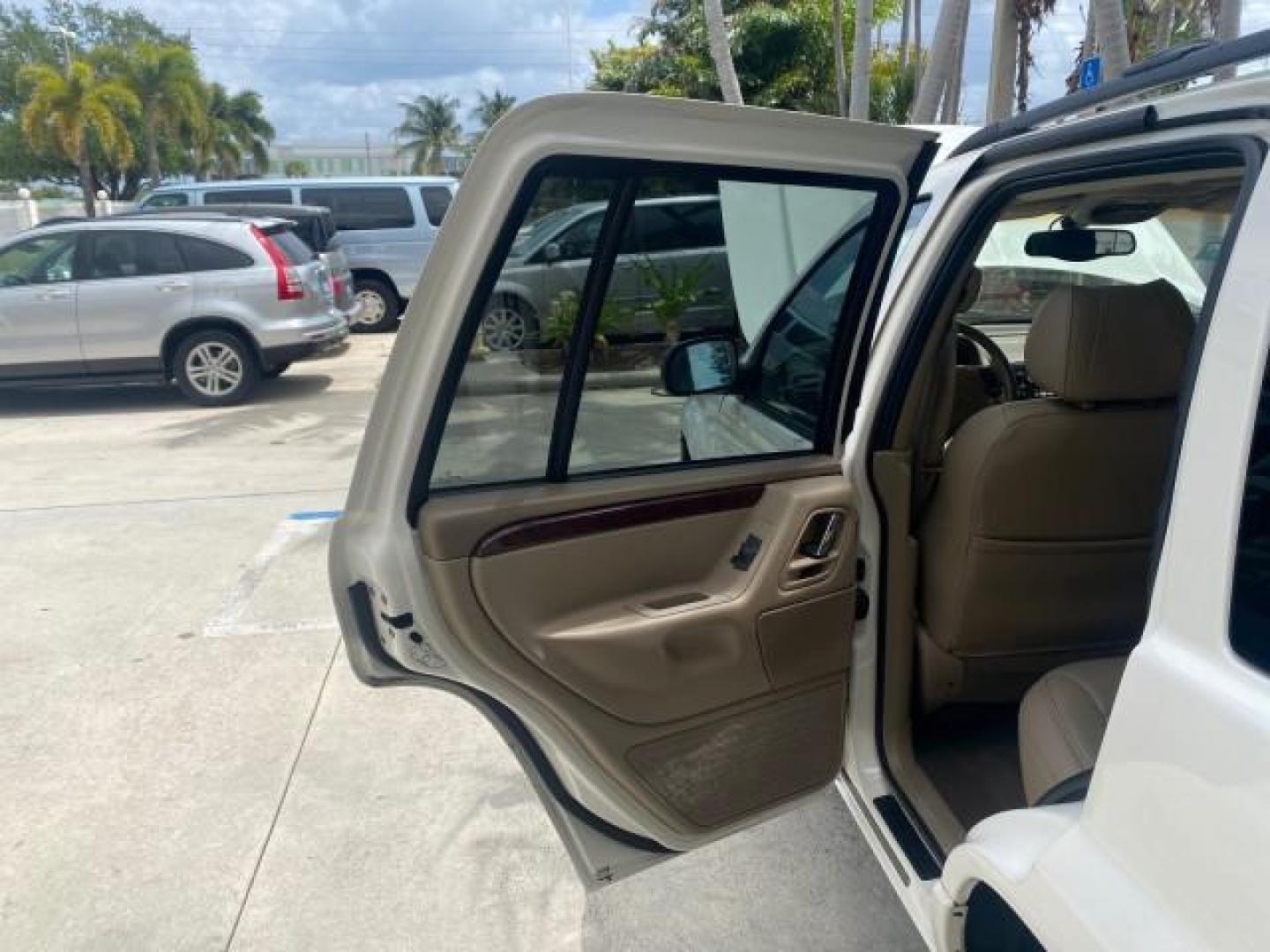 2004 Stone White /Sandstone Jeep Grand Cherokee Limited 4WD SUNROOF (1J8GW58N14C) with an 4.7L 8-Cyl Engine engine, Automatic transmission, located at 4701 North Dixie Hwy, Pompano Beach, FL, 33064, (954) 422-2889, 26.240938, -80.123474 - OUR WEBPAGE FLORIDACARS1.COM HAS OVER 100 PHOTOS AND FREE CARFAX LINK 2004 JEEP GRAND CHEROKEE LIMITED A TRUE CLASSIC WONT LAST IN STOCK VIN: 1J8GW58N14C199129 1 J 8 G W 5 8 N 1 4 C 1 9 9 1 2 9 4 DOOR WAGON/SPORT UTILITY 4.7L V8 F SOHC TOW PKG AND FRONT TOW HITCH WITH PLUG GASOLINE REAR WHEEL DRIVE - Photo#13