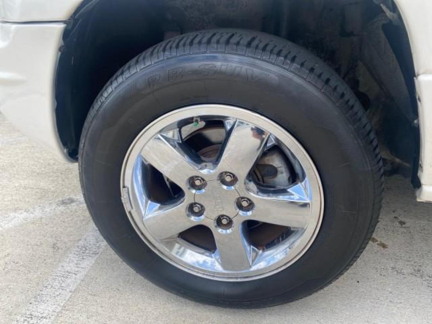 2004 Stone White /Sandstone Jeep Grand Cherokee Limited 4WD SUNROOF (1J8GW58N14C) with an 4.7L 8-Cyl Engine engine, Automatic transmission, located at 4701 North Dixie Hwy, Pompano Beach, FL, 33064, (954) 422-2889, 26.240938, -80.123474 - OUR WEBPAGE FLORIDACARS1.COM HAS OVER 100 PHOTOS AND FREE CARFAX LINK 2004 JEEP GRAND CHEROKEE LIMITED A TRUE CLASSIC WONT LAST IN STOCK VIN: 1J8GW58N14C199129 1 J 8 G W 5 8 N 1 4 C 1 9 9 1 2 9 4 DOOR WAGON/SPORT UTILITY 4.7L V8 F SOHC TOW PKG AND FRONT TOW HITCH WITH PLUG GASOLINE REAR WHEEL DRIVE - Photo#19