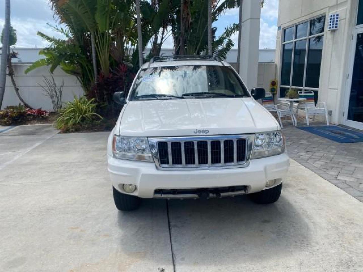 2004 Stone White /Sandstone Jeep Grand Cherokee Limited 4WD SUNROOF (1J8GW58N14C) with an 4.7L 8-Cyl Engine engine, Automatic transmission, located at 4701 North Dixie Hwy, Pompano Beach, FL, 33064, (954) 422-2889, 26.240938, -80.123474 - OUR WEBPAGE FLORIDACARS1.COM HAS OVER 100 PHOTOS AND FREE CARFAX LINK 2004 JEEP GRAND CHEROKEE LIMITED A TRUE CLASSIC WONT LAST IN STOCK VIN: 1J8GW58N14C199129 1 J 8 G W 5 8 N 1 4 C 1 9 9 1 2 9 4 DOOR WAGON/SPORT UTILITY 4.7L V8 F SOHC TOW PKG AND FRONT TOW HITCH WITH PLUG GASOLINE REAR WHEEL DRIVE - Photo#2