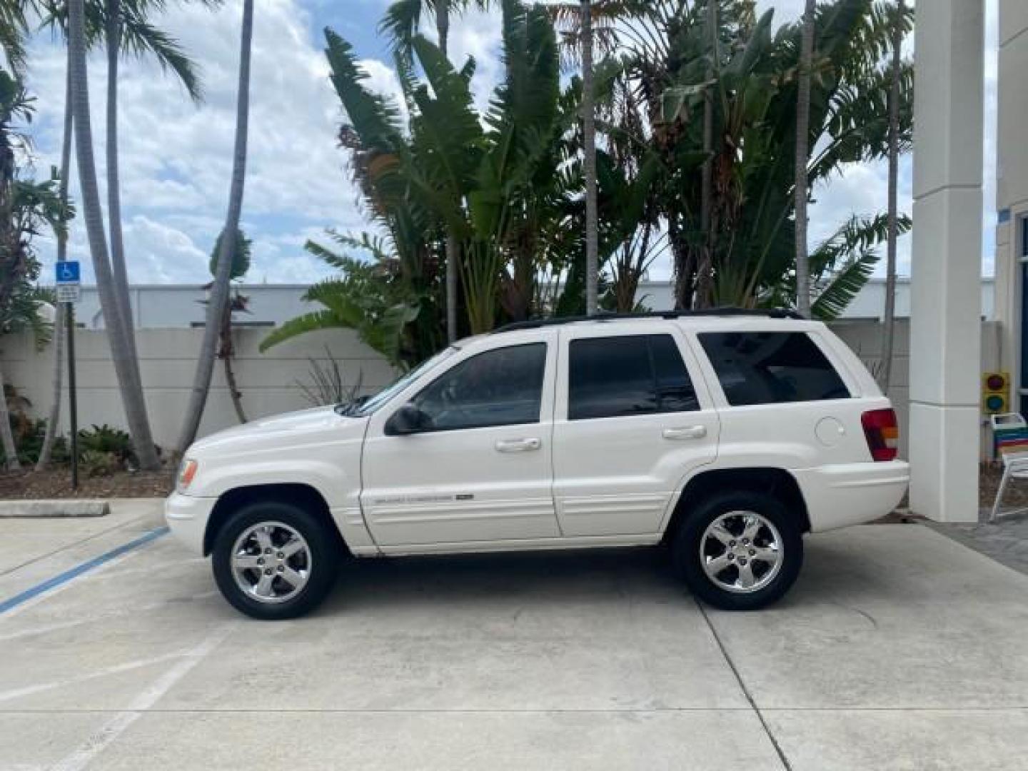 2004 Stone White /Sandstone Jeep Grand Cherokee Limited 4WD SUNROOF (1J8GW58N14C) with an 4.7L 8-Cyl Engine engine, Automatic transmission, located at 4701 North Dixie Hwy, Pompano Beach, FL, 33064, (954) 422-2889, 26.240938, -80.123474 - OUR WEBPAGE FLORIDACARS1.COM HAS OVER 100 PHOTOS AND FREE CARFAX LINK 2004 JEEP GRAND CHEROKEE LIMITED A TRUE CLASSIC WONT LAST IN STOCK VIN: 1J8GW58N14C199129 1 J 8 G W 5 8 N 1 4 C 1 9 9 1 2 9 4 DOOR WAGON/SPORT UTILITY 4.7L V8 F SOHC TOW PKG AND FRONT TOW HITCH WITH PLUG GASOLINE REAR WHEEL DRIVE - Photo#4