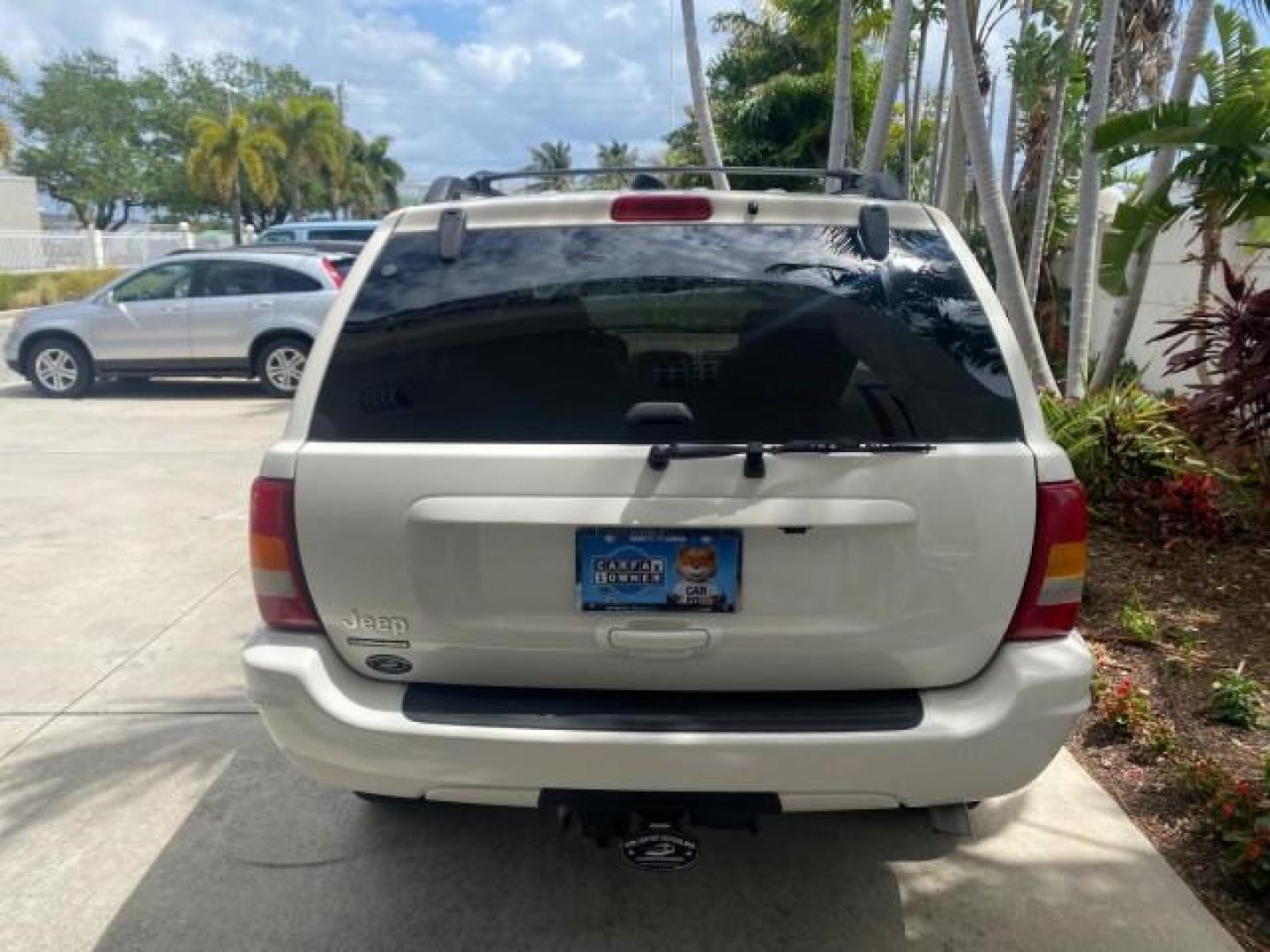 2004 Stone White /Sandstone Jeep Grand Cherokee Limited 4WD SUNROOF (1J8GW58N14C) with an 4.7L 8-Cyl Engine engine, Automatic transmission, located at 4701 North Dixie Hwy, Pompano Beach, FL, 33064, (954) 422-2889, 26.240938, -80.123474 - OUR WEBPAGE FLORIDACARS1.COM HAS OVER 100 PHOTOS AND FREE CARFAX LINK 2004 JEEP GRAND CHEROKEE LIMITED A TRUE CLASSIC WONT LAST IN STOCK VIN: 1J8GW58N14C199129 1 J 8 G W 5 8 N 1 4 C 1 9 9 1 2 9 4 DOOR WAGON/SPORT UTILITY 4.7L V8 F SOHC TOW PKG AND FRONT TOW HITCH WITH PLUG GASOLINE REAR WHEEL DRIVE - Photo#73