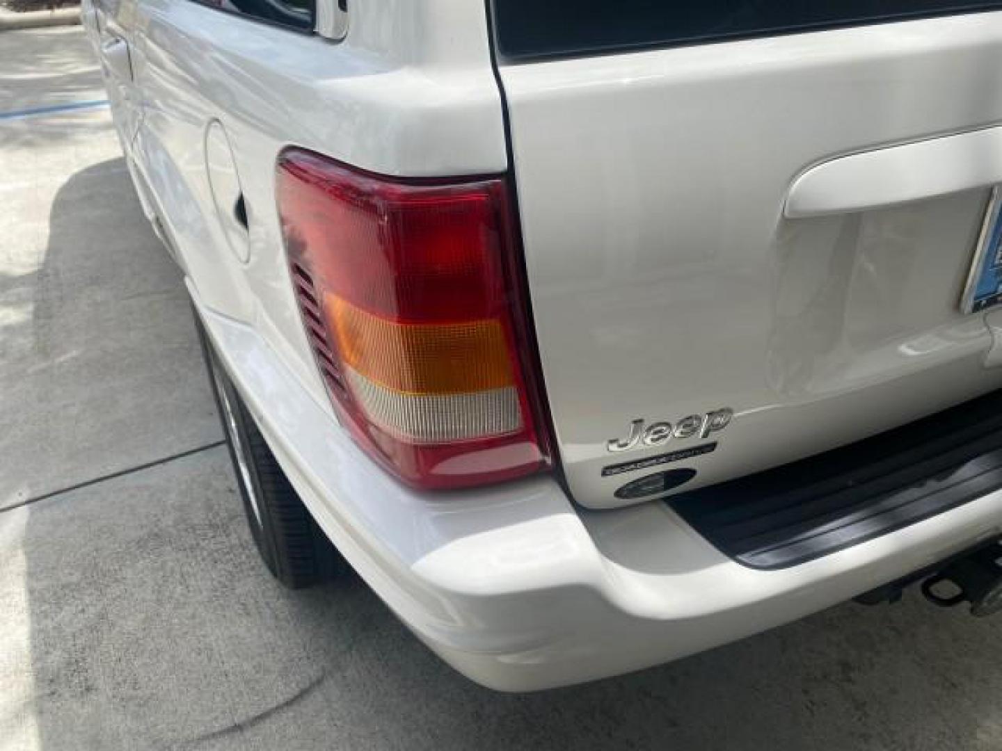 2004 Stone White /Sandstone Jeep Grand Cherokee Limited 4WD SUNROOF (1J8GW58N14C) with an 4.7L 8-Cyl Engine engine, Automatic transmission, located at 4701 North Dixie Hwy, Pompano Beach, FL, 33064, (954) 422-2889, 26.240938, -80.123474 - OUR WEBPAGE FLORIDACARS1.COM HAS OVER 100 PHOTOS AND FREE CARFAX LINK 2004 JEEP GRAND CHEROKEE LIMITED A TRUE CLASSIC WONT LAST IN STOCK VIN: 1J8GW58N14C199129 1 J 8 G W 5 8 N 1 4 C 1 9 9 1 2 9 4 DOOR WAGON/SPORT UTILITY 4.7L V8 F SOHC TOW PKG AND FRONT TOW HITCH WITH PLUG GASOLINE REAR WHEEL DRIVE - Photo#74