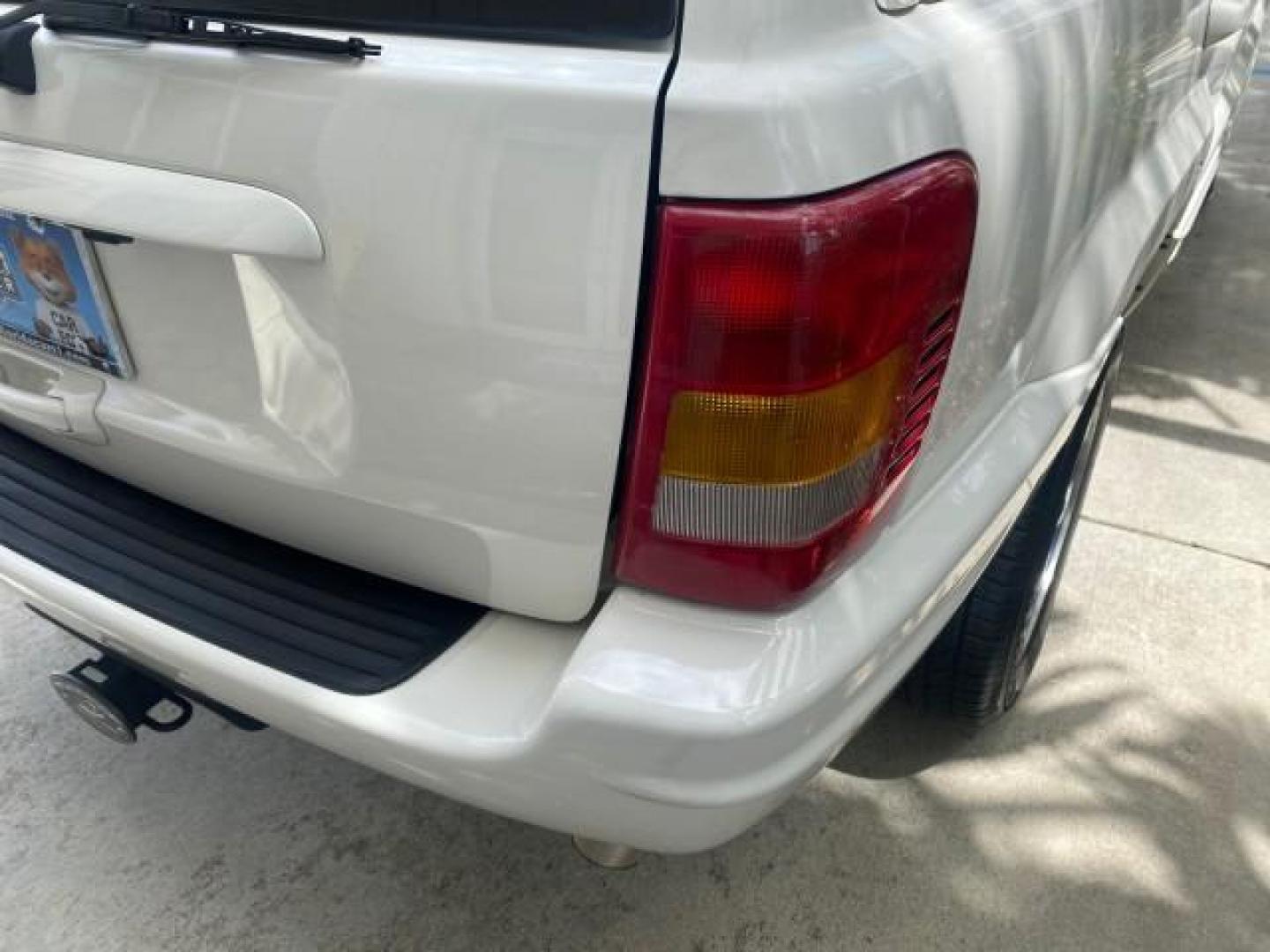 2004 Stone White /Sandstone Jeep Grand Cherokee Limited 4WD SUNROOF (1J8GW58N14C) with an 4.7L 8-Cyl Engine engine, Automatic transmission, located at 4701 North Dixie Hwy, Pompano Beach, FL, 33064, (954) 422-2889, 26.240938, -80.123474 - OUR WEBPAGE FLORIDACARS1.COM HAS OVER 100 PHOTOS AND FREE CARFAX LINK 2004 JEEP GRAND CHEROKEE LIMITED A TRUE CLASSIC WONT LAST IN STOCK VIN: 1J8GW58N14C199129 1 J 8 G W 5 8 N 1 4 C 1 9 9 1 2 9 4 DOOR WAGON/SPORT UTILITY 4.7L V8 F SOHC TOW PKG AND FRONT TOW HITCH WITH PLUG GASOLINE REAR WHEEL DRIVE - Photo#75