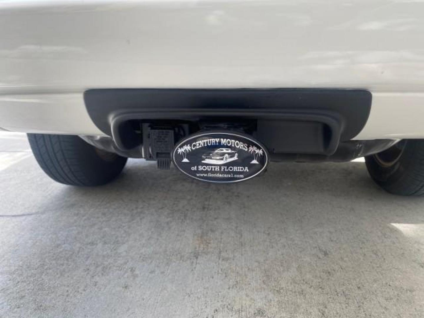 2004 Stone White /Sandstone Jeep Grand Cherokee Limited 4WD SUNROOF (1J8GW58N14C) with an 4.7L 8-Cyl Engine engine, Automatic transmission, located at 4701 North Dixie Hwy, Pompano Beach, FL, 33064, (954) 422-2889, 26.240938, -80.123474 - OUR WEBPAGE FLORIDACARS1.COM HAS OVER 100 PHOTOS AND FREE CARFAX LINK 2004 JEEP GRAND CHEROKEE LIMITED A TRUE CLASSIC WONT LAST IN STOCK VIN: 1J8GW58N14C199129 1 J 8 G W 5 8 N 1 4 C 1 9 9 1 2 9 4 DOOR WAGON/SPORT UTILITY 4.7L V8 F SOHC TOW PKG AND FRONT TOW HITCH WITH PLUG GASOLINE REAR WHEEL DRIVE - Photo#76