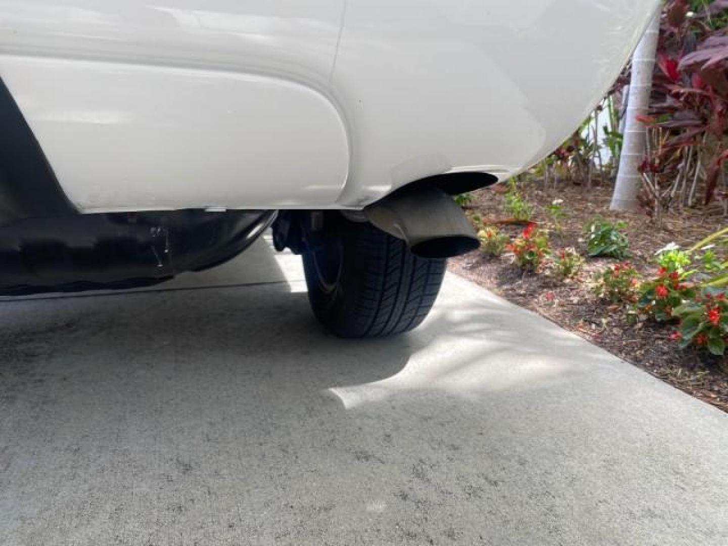 2004 Stone White /Sandstone Jeep Grand Cherokee Limited 4WD SUNROOF (1J8GW58N14C) with an 4.7L 8-Cyl Engine engine, Automatic transmission, located at 4701 North Dixie Hwy, Pompano Beach, FL, 33064, (954) 422-2889, 26.240938, -80.123474 - OUR WEBPAGE FLORIDACARS1.COM HAS OVER 100 PHOTOS AND FREE CARFAX LINK 2004 JEEP GRAND CHEROKEE LIMITED A TRUE CLASSIC WONT LAST IN STOCK VIN: 1J8GW58N14C199129 1 J 8 G W 5 8 N 1 4 C 1 9 9 1 2 9 4 DOOR WAGON/SPORT UTILITY 4.7L V8 F SOHC TOW PKG AND FRONT TOW HITCH WITH PLUG GASOLINE REAR WHEEL DRIVE - Photo#77