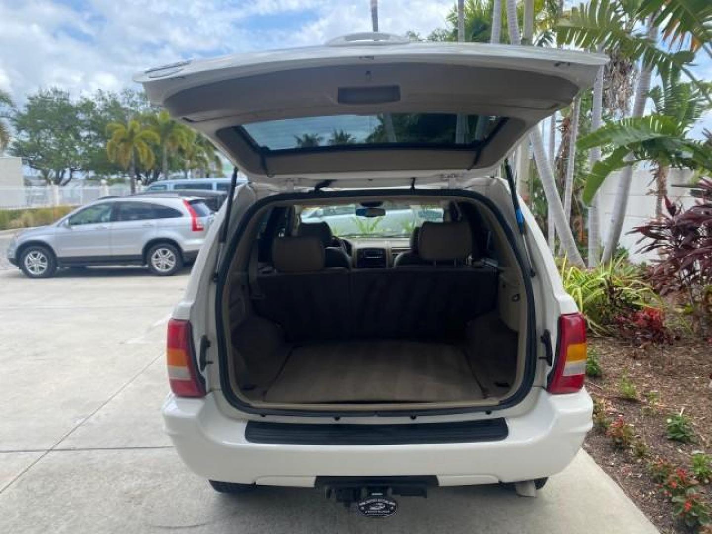 2004 Stone White /Sandstone Jeep Grand Cherokee Limited 4WD SUNROOF (1J8GW58N14C) with an 4.7L 8-Cyl Engine engine, Automatic transmission, located at 4701 North Dixie Hwy, Pompano Beach, FL, 33064, (954) 422-2889, 26.240938, -80.123474 - OUR WEBPAGE FLORIDACARS1.COM HAS OVER 100 PHOTOS AND FREE CARFAX LINK 2004 JEEP GRAND CHEROKEE LIMITED A TRUE CLASSIC WONT LAST IN STOCK VIN: 1J8GW58N14C199129 1 J 8 G W 5 8 N 1 4 C 1 9 9 1 2 9 4 DOOR WAGON/SPORT UTILITY 4.7L V8 F SOHC TOW PKG AND FRONT TOW HITCH WITH PLUG GASOLINE REAR WHEEL DRIVE - Photo#78