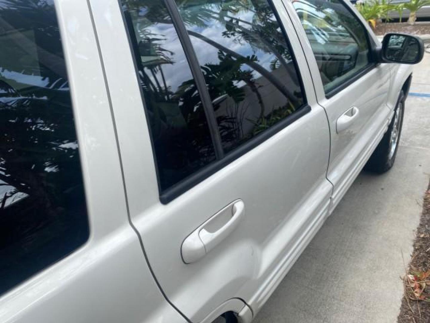 2004 Stone White /Sandstone Jeep Grand Cherokee Limited 4WD SUNROOF (1J8GW58N14C) with an 4.7L 8-Cyl Engine engine, Automatic transmission, located at 4701 North Dixie Hwy, Pompano Beach, FL, 33064, (954) 422-2889, 26.240938, -80.123474 - OUR WEBPAGE FLORIDACARS1.COM HAS OVER 100 PHOTOS AND FREE CARFAX LINK 2004 JEEP GRAND CHEROKEE LIMITED A TRUE CLASSIC WONT LAST IN STOCK VIN: 1J8GW58N14C199129 1 J 8 G W 5 8 N 1 4 C 1 9 9 1 2 9 4 DOOR WAGON/SPORT UTILITY 4.7L V8 F SOHC TOW PKG AND FRONT TOW HITCH WITH PLUG GASOLINE REAR WHEEL DRIVE - Photo#83