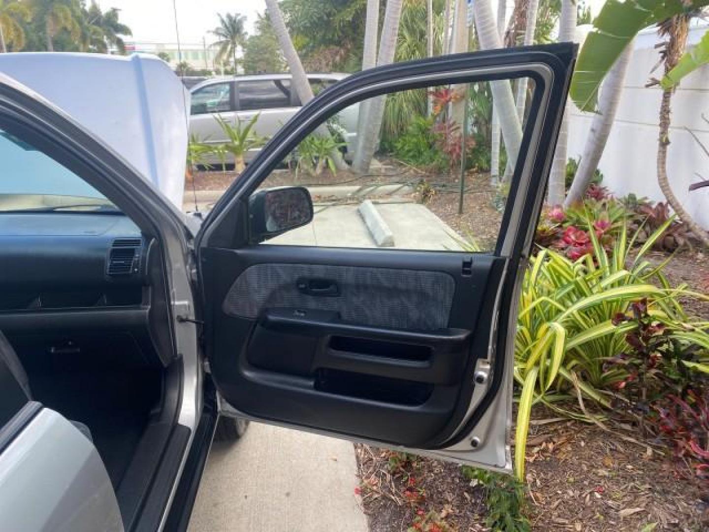 2004 Satin Silver Metallic /Black Honda CR-V LX FLORIDA 22 SERVICES (SHSRD68494U) with an 2.4L DOHC PGM-FI 16-Valve i-VTEC I4 Engine engine, Automatic transmission, located at 4701 North Dixie Hwy, Pompano Beach, FL, 33064, (954) 422-2889, 26.240938, -80.123474 - OUR WEBPAGE FLORIDACARS1.COM HAS OVER 100 PHOTOS AND FREE CARFAX LINK 2004 HONDA CR-V LX VIN: SHSRD68494U204432 S H S R D 6 8 4 9 4 U 2 0 4 4 3 2 4 DOOR WAGON/SPORT UTILITY 2.4L I4 F SOHC GASOLINE 29 MPG FRONT WHEEL DRIVE Top Features Leatherette and Cloth Basic Features AM/FM Stereo CD Audio Powe - Photo#11
