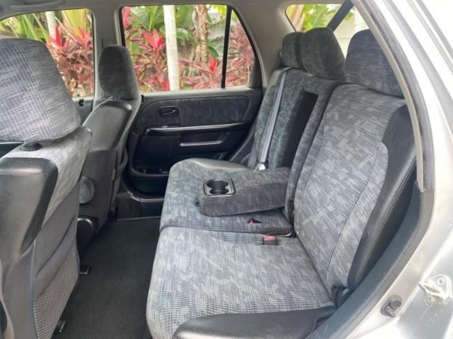 2004 Satin Silver Metallic /Black Honda CR-V LX FLORIDA 22 SERVICES (SHSRD68494U) with an 2.4L DOHC PGM-FI 16-Valve i-VTEC I4 Engine engine, Automatic transmission, located at 4701 North Dixie Hwy, Pompano Beach, FL, 33064, (954) 422-2889, 26.240938, -80.123474 - OUR WEBPAGE FLORIDACARS1.COM HAS OVER 100 PHOTOS AND FREE CARFAX LINK 2004 HONDA CR-V LX VIN: SHSRD68494U204432 S H S R D 6 8 4 9 4 U 2 0 4 4 3 2 4 DOOR WAGON/SPORT UTILITY 2.4L I4 F SOHC GASOLINE 29 MPG FRONT WHEEL DRIVE Top Features Leatherette and Cloth Basic Features AM/FM Stereo CD Audio Powe - Photo#57