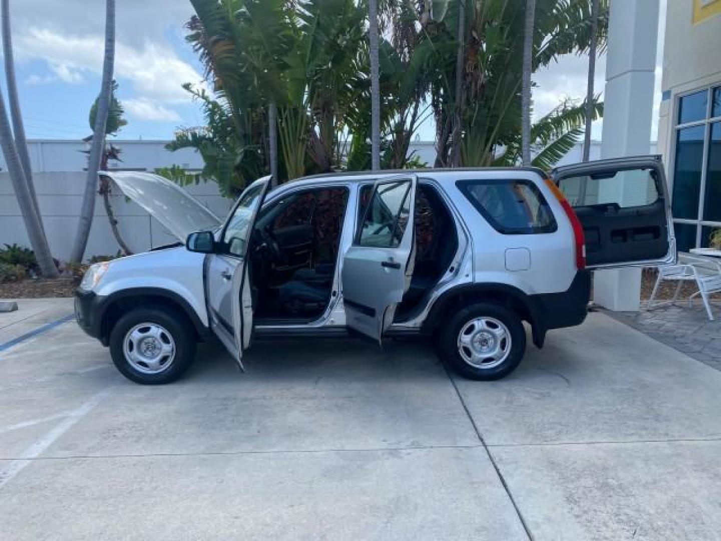2004 Satin Silver Metallic /Black Honda CR-V LX FLORIDA 22 SERVICES (SHSRD68494U) with an 2.4L DOHC PGM-FI 16-Valve i-VTEC I4 Engine engine, Automatic transmission, located at 4701 North Dixie Hwy, Pompano Beach, FL, 33064, (954) 422-2889, 26.240938, -80.123474 - OUR WEBPAGE FLORIDACARS1.COM HAS OVER 100 PHOTOS AND FREE CARFAX LINK 2004 HONDA CR-V LX VIN: SHSRD68494U204432 S H S R D 6 8 4 9 4 U 2 0 4 4 3 2 4 DOOR WAGON/SPORT UTILITY 2.4L I4 F SOHC GASOLINE 29 MPG FRONT WHEEL DRIVE Top Features Leatherette and Cloth Basic Features AM/FM Stereo CD Audio Powe - Photo#8