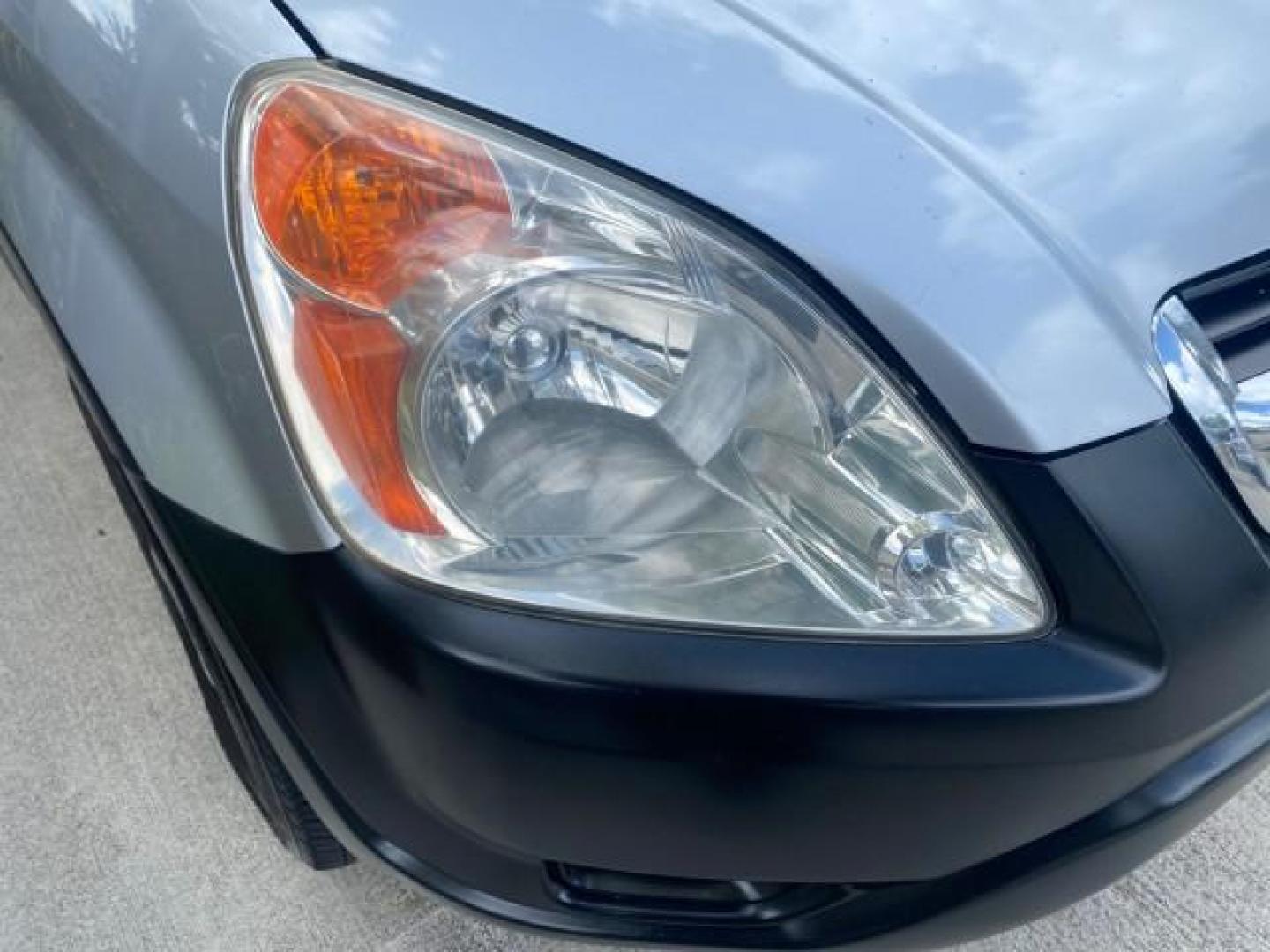 2004 Satin Silver Metallic /Black Honda CR-V LX FLORIDA 22 SERVICES (SHSRD68494U) with an 2.4L DOHC PGM-FI 16-Valve i-VTEC I4 Engine engine, Automatic transmission, located at 4701 North Dixie Hwy, Pompano Beach, FL, 33064, (954) 422-2889, 26.240938, -80.123474 - OUR WEBPAGE FLORIDACARS1.COM HAS OVER 100 PHOTOS AND FREE CARFAX LINK 2004 HONDA CR-V LX VIN: SHSRD68494U204432 S H S R D 6 8 4 9 4 U 2 0 4 4 3 2 4 DOOR WAGON/SPORT UTILITY 2.4L I4 F SOHC GASOLINE 29 MPG FRONT WHEEL DRIVE Top Features Leatherette and Cloth Basic Features AM/FM Stereo CD Audio Powe - Photo#98