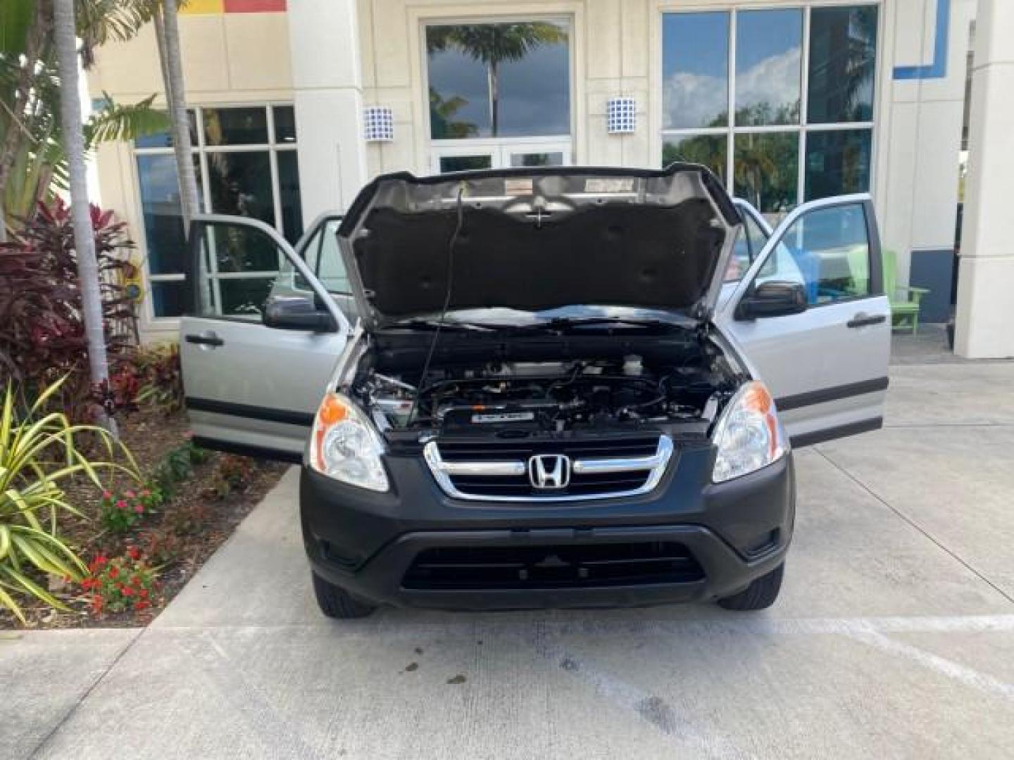 2004 Satin Silver Metallic /Black Honda CR-V LX LOW MILES 44,323 (SHSRD684X4U) with an 2.4L DOHC PGM-FI 16-Valve i-VTEC I4 Engine engine, Automatic transmission, located at 4701 North Dixie Hwy, Pompano Beach, FL, 33064, (954) 422-2889, 26.240938, -80.123474 - OUR WEBPAGE FLORIDACARS1.COM HAS OVER 100 PHOTOS AND FREE CARFAX LINK 2004 HONDA CR-V LX VIN: SHSRD684X4U202379 S H S R D 6 8 4 X 4 U 2 0 2 3 7 9 4 DOOR WAGON/SPORT UTILITY 2.4L I4 F SOHC GASOLINE 29 MPG FRONT WHEEL DRIVE Top Features Leatherette and Cloth Basic Features AM/FM Stereo CD Audio Powe - Photo#16
