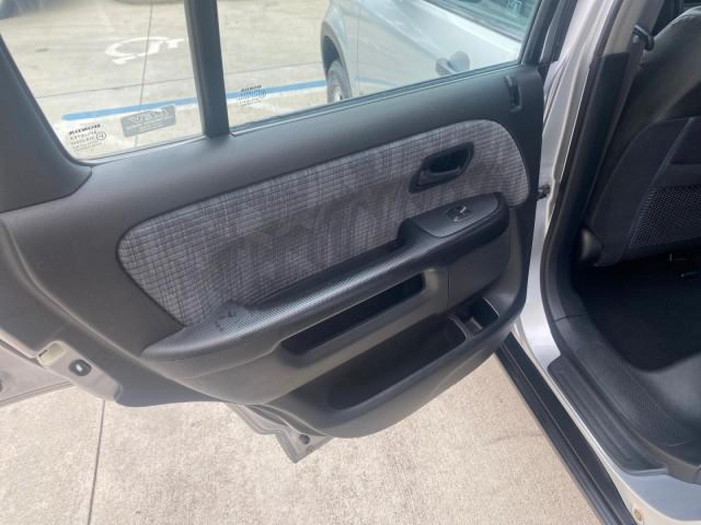 2004 Satin Silver Metallic /Black Honda CR-V LX LOW MILES 44,323 (SHSRD684X4U) with an 2.4L DOHC PGM-FI 16-Valve i-VTEC I4 Engine engine, Automatic transmission, located at 4701 North Dixie Hwy, Pompano Beach, FL, 33064, (954) 422-2889, 26.240938, -80.123474 - OUR WEBPAGE FLORIDACARS1.COM HAS OVER 100 PHOTOS AND FREE CARFAX LINK 2004 HONDA CR-V LX VIN: SHSRD684X4U202379 S H S R D 6 8 4 X 4 U 2 0 2 3 7 9 4 DOOR WAGON/SPORT UTILITY 2.4L I4 F SOHC GASOLINE 29 MPG FRONT WHEEL DRIVE Top Features Leatherette and Cloth Basic Features AM/FM Stereo CD Audio Powe - Photo#60