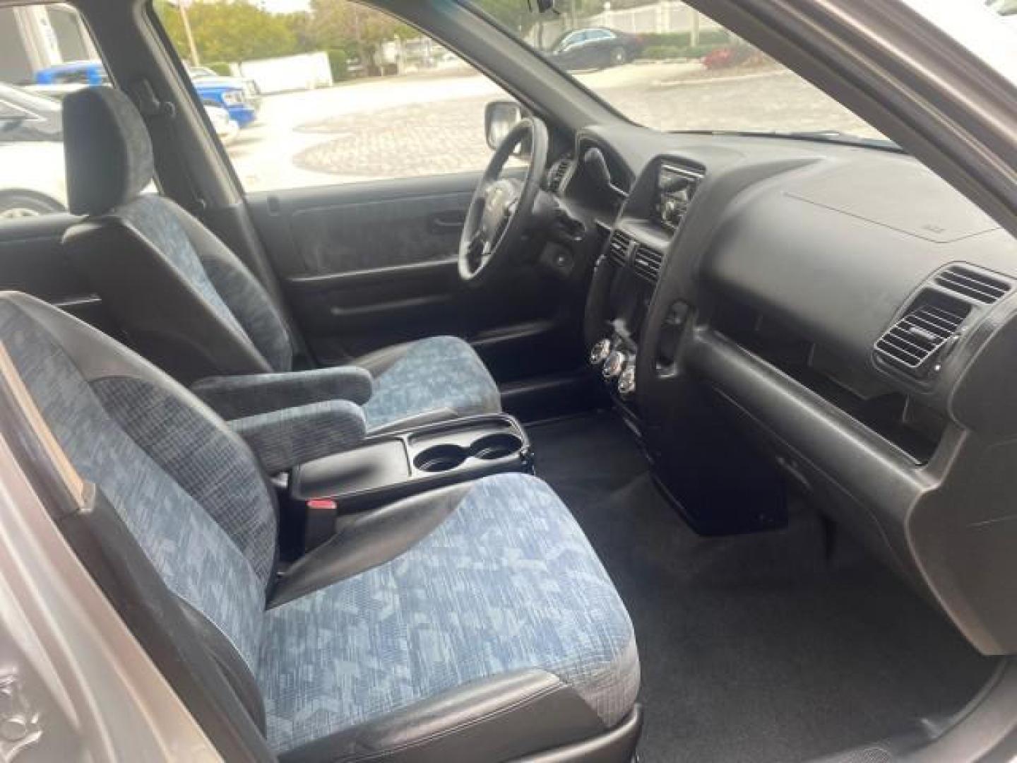 2004 Satin Silver Metallic /Black Honda CR-V LX LOW MILES 44,323 (SHSRD684X4U) with an 2.4L DOHC PGM-FI 16-Valve i-VTEC I4 Engine engine, Automatic transmission, located at 4701 North Dixie Hwy, Pompano Beach, FL, 33064, (954) 422-2889, 26.240938, -80.123474 - OUR WEBPAGE FLORIDACARS1.COM HAS OVER 100 PHOTOS AND FREE CARFAX LINK 2004 HONDA CR-V LX VIN: SHSRD684X4U202379 S H S R D 6 8 4 X 4 U 2 0 2 3 7 9 4 DOOR WAGON/SPORT UTILITY 2.4L I4 F SOHC GASOLINE 29 MPG FRONT WHEEL DRIVE Top Features Leatherette and Cloth Basic Features AM/FM Stereo CD Audio Powe - Photo#96