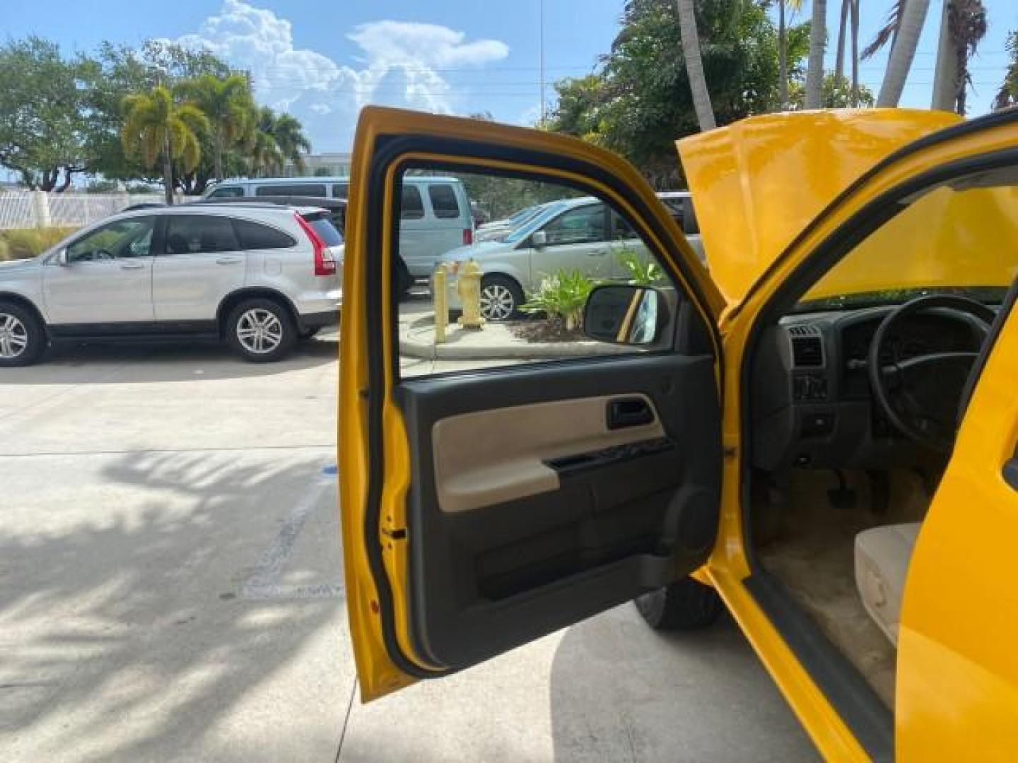 2006 Yellow /Light Cashmere Chevrolet Colorado LT FLORIDA LOW MILES 76.163 (1GCDS136768) with an 3.5L DOHC 5-Cyl MFI Engine engine, Automatic transmission, located at 4701 North Dixie Hwy, Pompano Beach, FL, 33064, (954) 422-2889, 26.240938, -80.123474 - OUR WEBPAGE FLORIDACARS1.COM HAS OVER 100 PHOTOS AND FREE CARFAX LINK 2006 CHEVROLET COLORADO LT Z71 VIN: 1GCDS136768220473 1 G C D S 1 3 6 7 6 8 2 2 0 4 7 3 CREW PICKUP 3.5L I5 F GASOLINE REAR WHEEL DRIVE Top Features Alloy Wheels Comfort Package Cloth Seats Convenience Package Basic Features ABS B - Photo#9