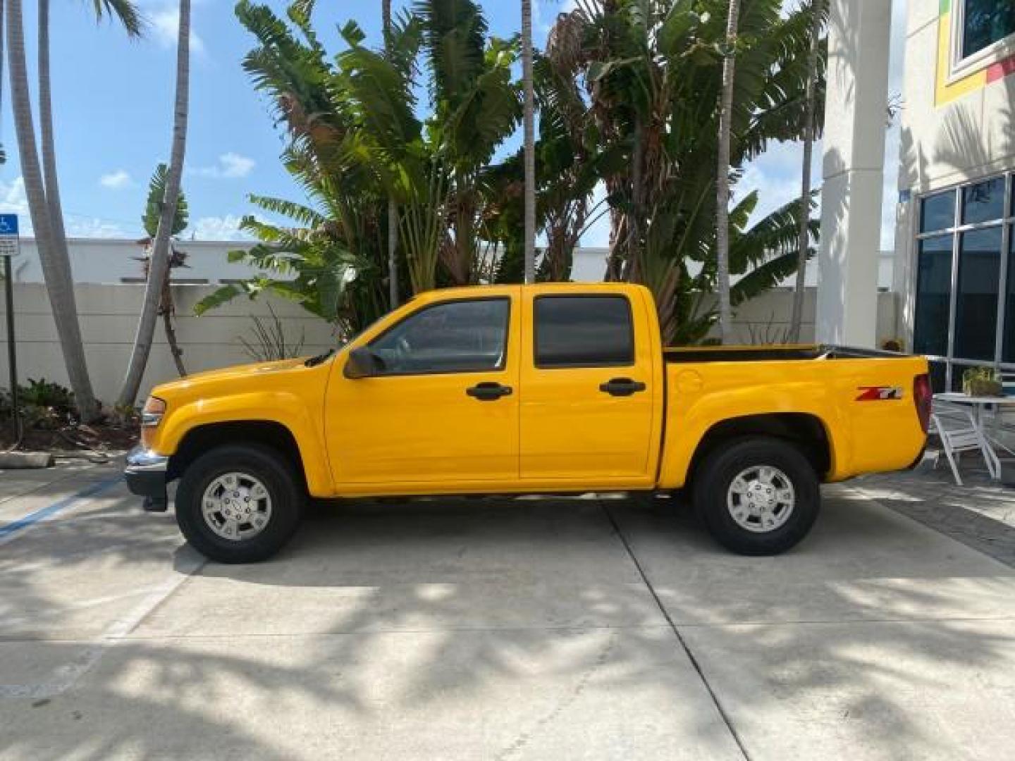 2006 Yellow /Light Cashmere Chevrolet Colorado LT FLORIDA LOW MILES 76.163 (1GCDS136768) with an 3.5L DOHC 5-Cyl MFI Engine engine, Automatic transmission, located at 4701 North Dixie Hwy, Pompano Beach, FL, 33064, (954) 422-2889, 26.240938, -80.123474 - OUR WEBPAGE FLORIDACARS1.COM HAS OVER 100 PHOTOS AND FREE CARFAX LINK 2006 CHEVROLET COLORADO LT Z71 VIN: 1GCDS136768220473 1 G C D S 1 3 6 7 6 8 2 2 0 4 7 3 CREW PICKUP 3.5L I5 F GASOLINE REAR WHEEL DRIVE Top Features Alloy Wheels Comfort Package Cloth Seats Convenience Package Basic Features ABS B - Photo#4