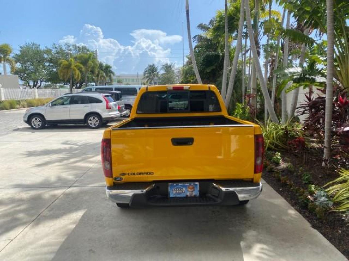 2006 Yellow /Light Cashmere Chevrolet Colorado LT FLORIDA LOW MILES 76.163 (1GCDS136768) with an 3.5L DOHC 5-Cyl MFI Engine engine, Automatic transmission, located at 4701 North Dixie Hwy, Pompano Beach, FL, 33064, (954) 422-2889, 26.240938, -80.123474 - OUR WEBPAGE FLORIDACARS1.COM HAS OVER 100 PHOTOS AND FREE CARFAX LINK 2006 CHEVROLET COLORADO LT Z71 VIN: 1GCDS136768220473 1 G C D S 1 3 6 7 6 8 2 2 0 4 7 3 CREW PICKUP 3.5L I5 F GASOLINE REAR WHEEL DRIVE Top Features Alloy Wheels Comfort Package Cloth Seats Convenience Package Basic Features ABS B - Photo#6