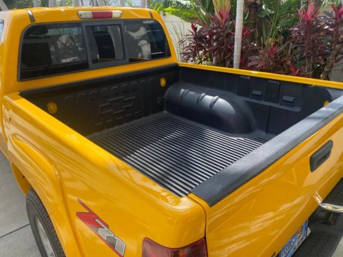 2006 Yellow /Light Cashmere Chevrolet Colorado LT FLORIDA LOW MILES 76.163 (1GCDS136768) with an 3.5L DOHC 5-Cyl MFI Engine engine, Automatic transmission, located at 4701 North Dixie Hwy, Pompano Beach, FL, 33064, (954) 422-2889, 26.240938, -80.123474 - OUR WEBPAGE FLORIDACARS1.COM HAS OVER 100 PHOTOS AND FREE CARFAX LINK 2006 CHEVROLET COLORADO LT Z71 VIN: 1GCDS136768220473 1 G C D S 1 3 6 7 6 8 2 2 0 4 7 3 CREW PICKUP 3.5L I5 F GASOLINE REAR WHEEL DRIVE Top Features Alloy Wheels Comfort Package Cloth Seats Convenience Package Basic Features ABS B - Photo#76