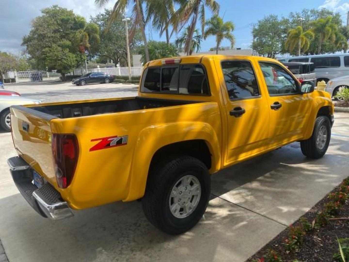 2006 Yellow /Light Cashmere Chevrolet Colorado LT FLORIDA LOW MILES 76.163 (1GCDS136768) with an 3.5L DOHC 5-Cyl MFI Engine engine, Automatic transmission, located at 4701 North Dixie Hwy, Pompano Beach, FL, 33064, (954) 422-2889, 26.240938, -80.123474 - OUR WEBPAGE FLORIDACARS1.COM HAS OVER 100 PHOTOS AND FREE CARFAX LINK 2006 CHEVROLET COLORADO LT Z71 VIN: 1GCDS136768220473 1 G C D S 1 3 6 7 6 8 2 2 0 4 7 3 CREW PICKUP 3.5L I5 F GASOLINE REAR WHEEL DRIVE Top Features Alloy Wheels Comfort Package Cloth Seats Convenience Package Basic Features ABS B - Photo#7
