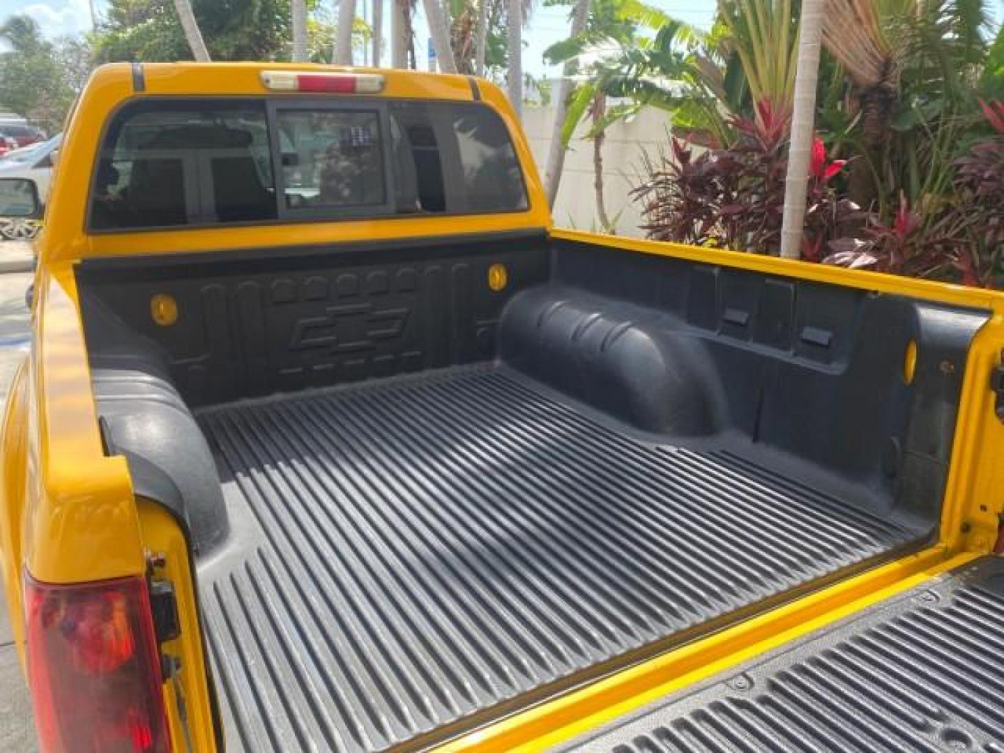 2006 Yellow /Light Cashmere Chevrolet Colorado LT FLORIDA LOW MILES 76.163 (1GCDS136768) with an 3.5L DOHC 5-Cyl MFI Engine engine, Automatic transmission, located at 4701 North Dixie Hwy, Pompano Beach, FL, 33064, (954) 422-2889, 26.240938, -80.123474 - OUR WEBPAGE FLORIDACARS1.COM HAS OVER 100 PHOTOS AND FREE CARFAX LINK 2006 CHEVROLET COLORADO LT Z71 VIN: 1GCDS136768220473 1 G C D S 1 3 6 7 6 8 2 2 0 4 7 3 CREW PICKUP 3.5L I5 F GASOLINE REAR WHEEL DRIVE Top Features Alloy Wheels Comfort Package Cloth Seats Convenience Package Basic Features ABS B - Photo#81
