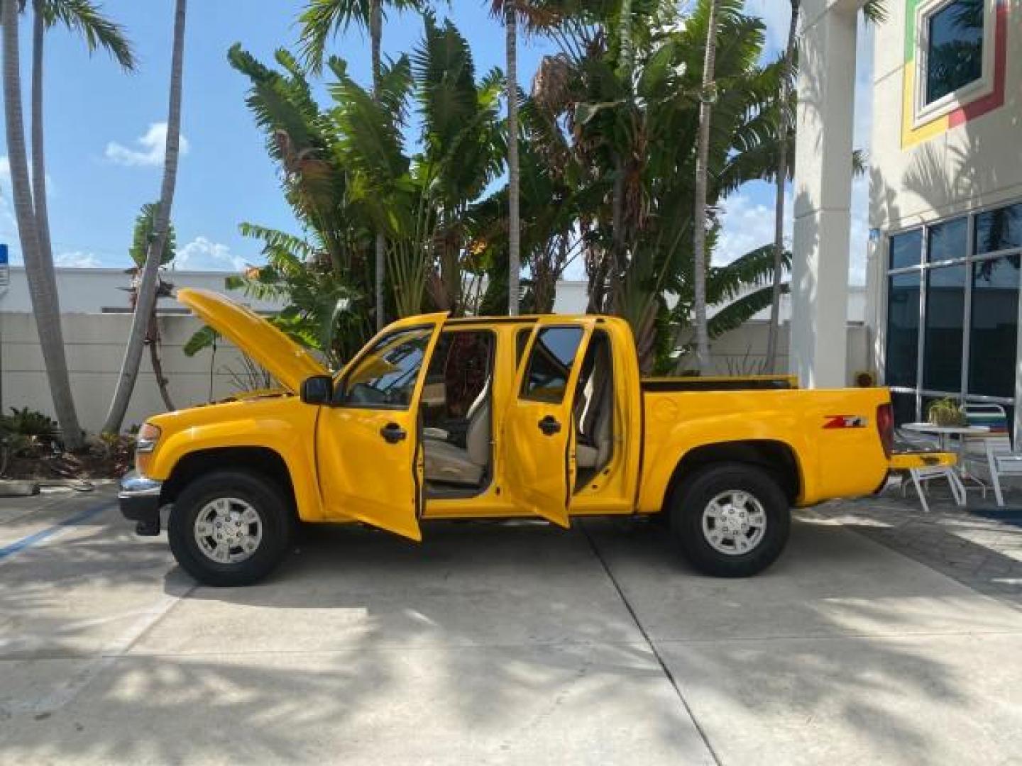 2006 Yellow /Light Cashmere Chevrolet Colorado LT FLORIDA LOW MILES 76.163 (1GCDS136768) with an 3.5L DOHC 5-Cyl MFI Engine engine, Automatic transmission, located at 4701 North Dixie Hwy, Pompano Beach, FL, 33064, (954) 422-2889, 26.240938, -80.123474 - OUR WEBPAGE FLORIDACARS1.COM HAS OVER 100 PHOTOS AND FREE CARFAX LINK 2006 CHEVROLET COLORADO LT Z71 VIN: 1GCDS136768220473 1 G C D S 1 3 6 7 6 8 2 2 0 4 7 3 CREW PICKUP 3.5L I5 F GASOLINE REAR WHEEL DRIVE Top Features Alloy Wheels Comfort Package Cloth Seats Convenience Package Basic Features ABS B - Photo#8