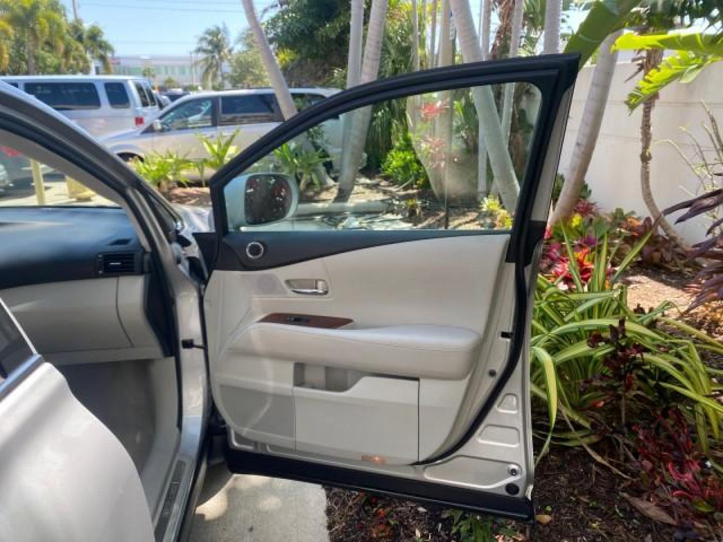 2010 Starfire Pearl /Light Gray Lexus RX 350 1 NC LOW MILES 83,532 AWD (2T2BK1BA8AC) with an 3.5L DOHC SFI 24-Valve V6 Engine engine, Automatic transmission, located at 4701 North Dixie Hwy, Pompano Beach, FL, 33064, (954) 422-2889, 26.240938, -80.123474 - OUR WEBPAGE FLORIDACARS1.COM HAS OVER 100 PHOTOS AND FREE CARFAX LINK 2010 LEXUS RX 350 NAVIGATION VIN: 2T2BK1BA8AC005951 2 T 2 B K 1 B A 8 A C 0 0 5 9 5 1 4 DOOR WAGON/SPORT UTILITY 3.5L V6 F DOHC 24V GASOLINE ALL WHEEL DRIVE Top Features 4WD/AWD Leather Seats Alloy Wheels Satellite Radio Ready Blu - Photo#24