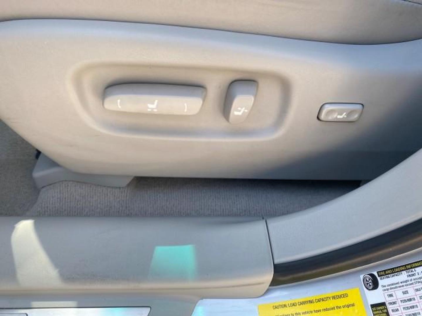 2010 Starfire Pearl /Light Gray Lexus RX 350 1 NC LOW MILES 83,532 AWD (2T2BK1BA8AC) with an 3.5L DOHC SFI 24-Valve V6 Engine engine, Automatic transmission, located at 4701 North Dixie Hwy, Pompano Beach, FL, 33064, (954) 422-2889, 26.240938, -80.123474 - OUR WEBPAGE FLORIDACARS1.COM HAS OVER 100 PHOTOS AND FREE CARFAX LINK 2010 LEXUS RX 350 NAVIGATION VIN: 2T2BK1BA8AC005951 2 T 2 B K 1 B A 8 A C 0 0 5 9 5 1 4 DOOR WAGON/SPORT UTILITY 3.5L V6 F DOHC 24V GASOLINE ALL WHEEL DRIVE Top Features 4WD/AWD Leather Seats Alloy Wheels Satellite Radio Ready Blu - Photo#35