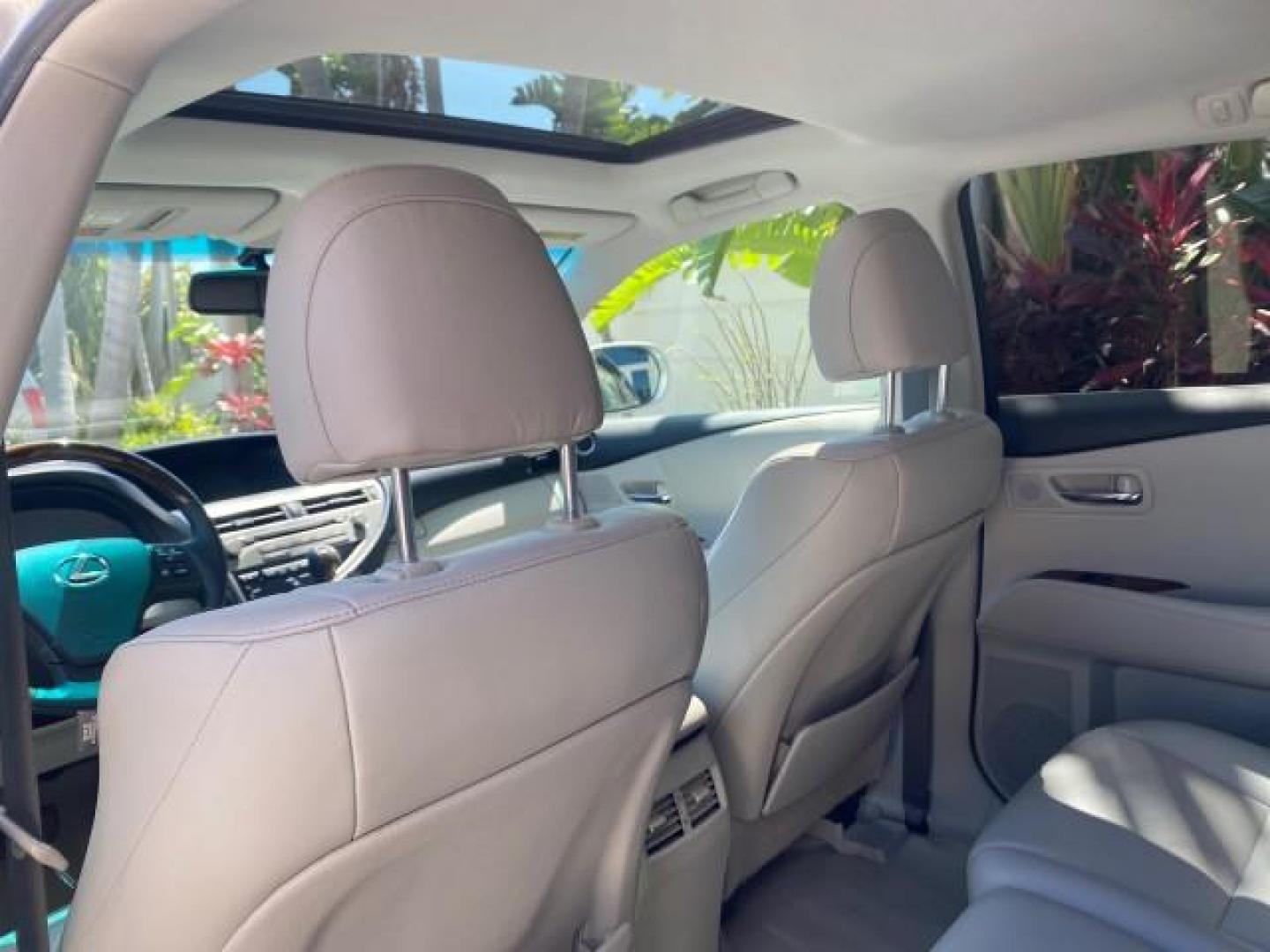 2010 Starfire Pearl /Light Gray Lexus RX 350 1 NC LOW MILES 83,532 AWD (2T2BK1BA8AC) with an 3.5L DOHC SFI 24-Valve V6 Engine engine, Automatic transmission, located at 4701 North Dixie Hwy, Pompano Beach, FL, 33064, (954) 422-2889, 26.240938, -80.123474 - OUR WEBPAGE FLORIDACARS1.COM HAS OVER 100 PHOTOS AND FREE CARFAX LINK 2010 LEXUS RX 350 NAVIGATION VIN: 2T2BK1BA8AC005951 2 T 2 B K 1 B A 8 A C 0 0 5 9 5 1 4 DOOR WAGON/SPORT UTILITY 3.5L V6 F DOHC 24V GASOLINE ALL WHEEL DRIVE Top Features 4WD/AWD Leather Seats Alloy Wheels Satellite Radio Ready Blu - Photo#65