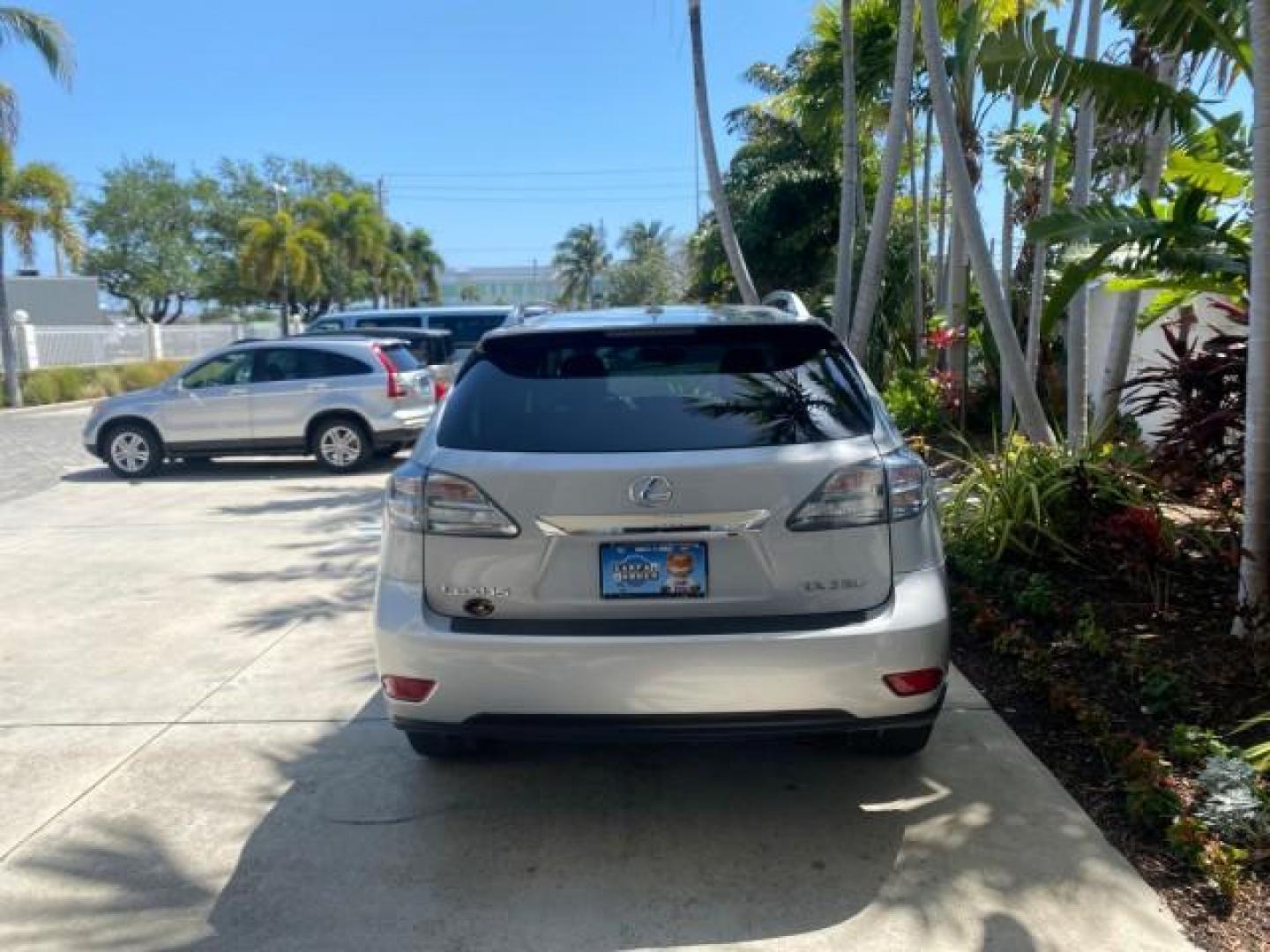 2010 Starfire Pearl /Light Gray Lexus RX 350 1 NC LOW MILES 83,532 AWD (2T2BK1BA8AC) with an 3.5L DOHC SFI 24-Valve V6 Engine engine, Automatic transmission, located at 4701 North Dixie Hwy, Pompano Beach, FL, 33064, (954) 422-2889, 26.240938, -80.123474 - OUR WEBPAGE FLORIDACARS1.COM HAS OVER 100 PHOTOS AND FREE CARFAX LINK 2010 LEXUS RX 350 NAVIGATION VIN: 2T2BK1BA8AC005951 2 T 2 B K 1 B A 8 A C 0 0 5 9 5 1 4 DOOR WAGON/SPORT UTILITY 3.5L V6 F DOHC 24V GASOLINE ALL WHEEL DRIVE Top Features 4WD/AWD Leather Seats Alloy Wheels Satellite Radio Ready Blu - Photo#6