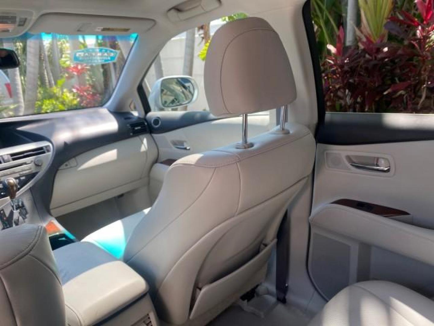 2010 Starfire Pearl /Light Gray Lexus RX 350 1 NC LOW MILES 83,532 AWD (2T2BK1BA8AC) with an 3.5L DOHC SFI 24-Valve V6 Engine engine, Automatic transmission, located at 4701 North Dixie Hwy, Pompano Beach, FL, 33064, (954) 422-2889, 26.240938, -80.123474 - OUR WEBPAGE FLORIDACARS1.COM HAS OVER 100 PHOTOS AND FREE CARFAX LINK 2010 LEXUS RX 350 NAVIGATION VIN: 2T2BK1BA8AC005951 2 T 2 B K 1 B A 8 A C 0 0 5 9 5 1 4 DOOR WAGON/SPORT UTILITY 3.5L V6 F DOHC 24V GASOLINE ALL WHEEL DRIVE Top Features 4WD/AWD Leather Seats Alloy Wheels Satellite Radio Ready Blu - Photo#70