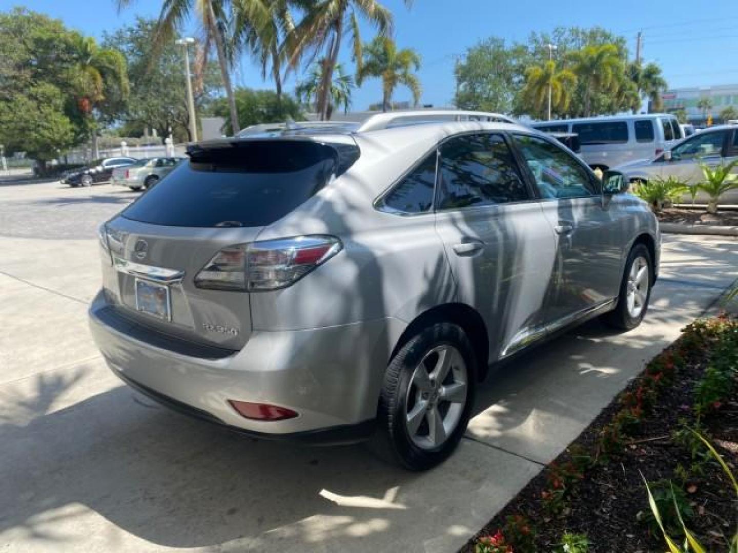 2010 Starfire Pearl /Light Gray Lexus RX 350 1 NC LOW MILES 83,532 AWD (2T2BK1BA8AC) with an 3.5L DOHC SFI 24-Valve V6 Engine engine, Automatic transmission, located at 4701 North Dixie Hwy, Pompano Beach, FL, 33064, (954) 422-2889, 26.240938, -80.123474 - OUR WEBPAGE FLORIDACARS1.COM HAS OVER 100 PHOTOS AND FREE CARFAX LINK 2010 LEXUS RX 350 NAVIGATION VIN: 2T2BK1BA8AC005951 2 T 2 B K 1 B A 8 A C 0 0 5 9 5 1 4 DOOR WAGON/SPORT UTILITY 3.5L V6 F DOHC 24V GASOLINE ALL WHEEL DRIVE Top Features 4WD/AWD Leather Seats Alloy Wheels Satellite Radio Ready Blu - Photo#7