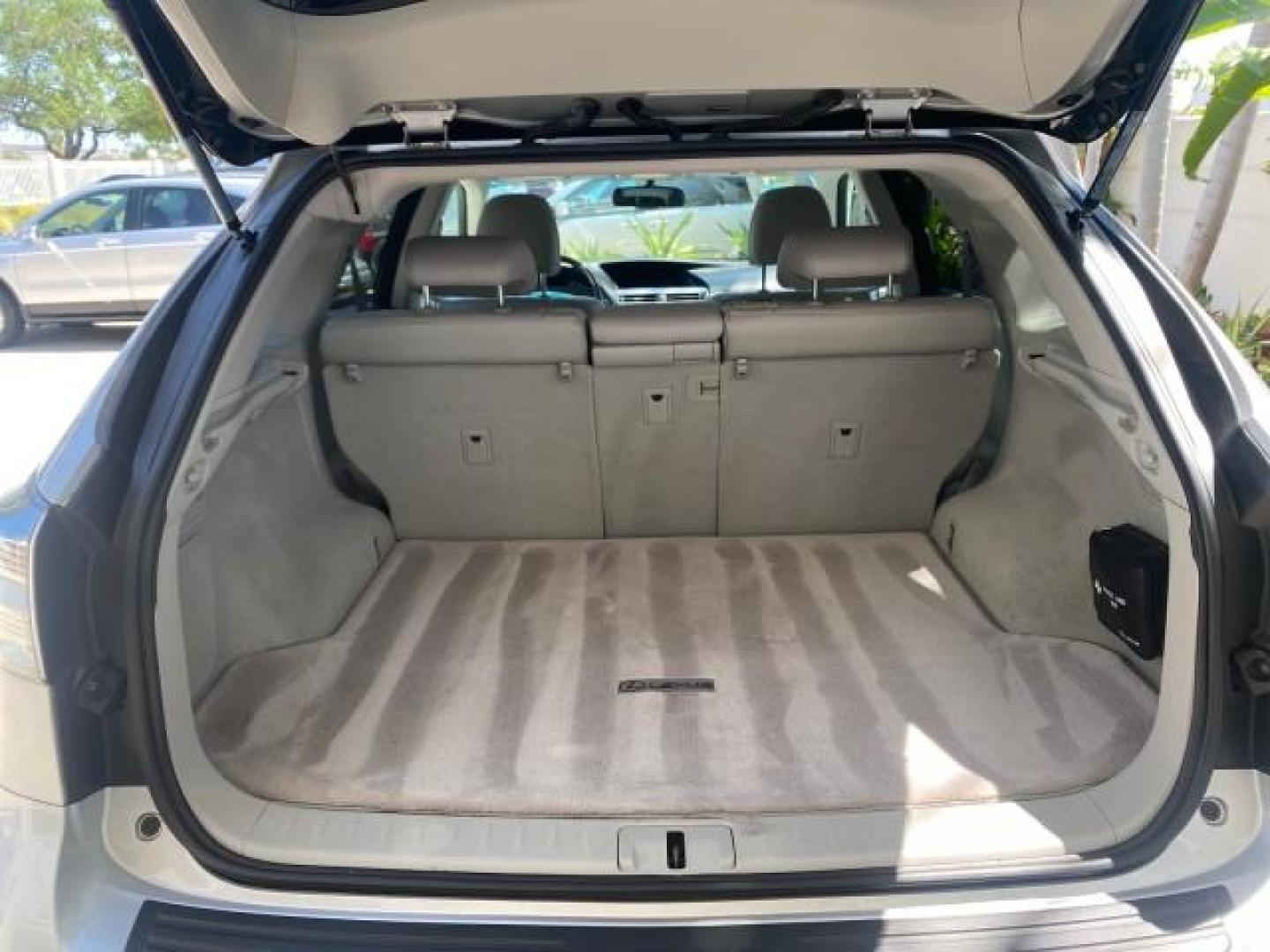 2010 Starfire Pearl /Light Gray Lexus RX 350 1 NC LOW MILES 83,532 AWD (2T2BK1BA8AC) with an 3.5L DOHC SFI 24-Valve V6 Engine engine, Automatic transmission, located at 4701 North Dixie Hwy, Pompano Beach, FL, 33064, (954) 422-2889, 26.240938, -80.123474 - OUR WEBPAGE FLORIDACARS1.COM HAS OVER 100 PHOTOS AND FREE CARFAX LINK 2010 LEXUS RX 350 NAVIGATION VIN: 2T2BK1BA8AC005951 2 T 2 B K 1 B A 8 A C 0 0 5 9 5 1 4 DOOR WAGON/SPORT UTILITY 3.5L V6 F DOHC 24V GASOLINE ALL WHEEL DRIVE Top Features 4WD/AWD Leather Seats Alloy Wheels Satellite Radio Ready Blu - Photo#80