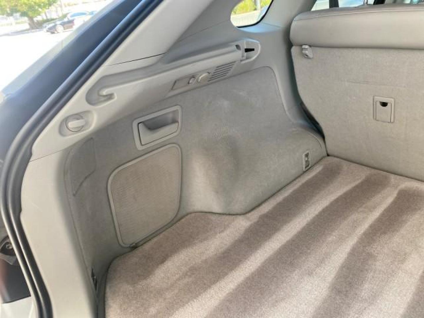 2010 Starfire Pearl /Light Gray Lexus RX 350 1 NC LOW MILES 83,532 AWD (2T2BK1BA8AC) with an 3.5L DOHC SFI 24-Valve V6 Engine engine, Automatic transmission, located at 4701 North Dixie Hwy, Pompano Beach, FL, 33064, (954) 422-2889, 26.240938, -80.123474 - OUR WEBPAGE FLORIDACARS1.COM HAS OVER 100 PHOTOS AND FREE CARFAX LINK 2010 LEXUS RX 350 NAVIGATION VIN: 2T2BK1BA8AC005951 2 T 2 B K 1 B A 8 A C 0 0 5 9 5 1 4 DOOR WAGON/SPORT UTILITY 3.5L V6 F DOHC 24V GASOLINE ALL WHEEL DRIVE Top Features 4WD/AWD Leather Seats Alloy Wheels Satellite Radio Ready Blu - Photo#83