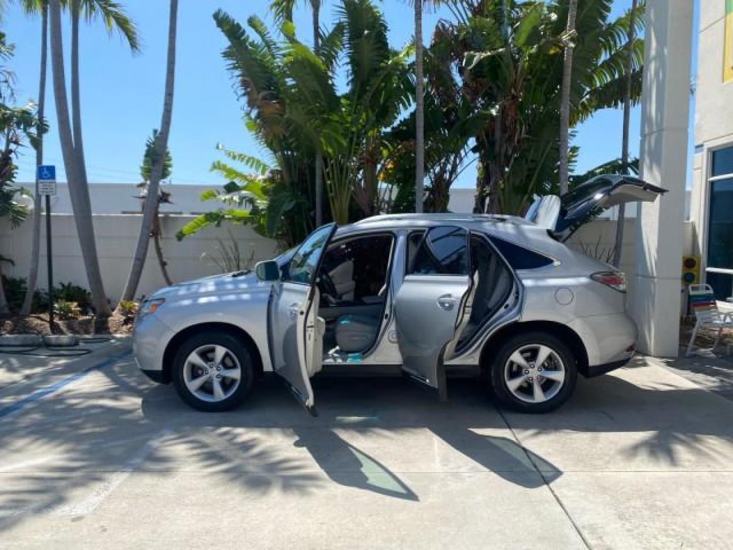 2010 Starfire Pearl /Light Gray Lexus RX 350 1 NC LOW MILES 83,532 AWD (2T2BK1BA8AC) with an 3.5L DOHC SFI 24-Valve V6 Engine engine, Automatic transmission, located at 4701 North Dixie Hwy, Pompano Beach, FL, 33064, (954) 422-2889, 26.240938, -80.123474 - OUR WEBPAGE FLORIDACARS1.COM HAS OVER 100 PHOTOS AND FREE CARFAX LINK 2010 LEXUS RX 350 NAVIGATION VIN: 2T2BK1BA8AC005951 2 T 2 B K 1 B A 8 A C 0 0 5 9 5 1 4 DOOR WAGON/SPORT UTILITY 3.5L V6 F DOHC 24V GASOLINE ALL WHEEL DRIVE Top Features 4WD/AWD Leather Seats Alloy Wheels Satellite Radio Ready Blu - Photo#8