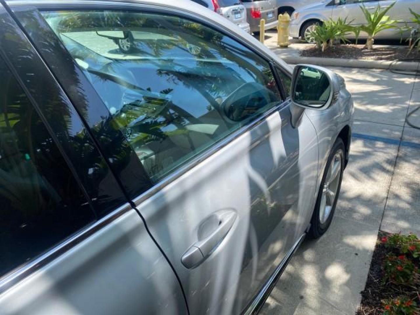 2010 Starfire Pearl /Light Gray Lexus RX 350 1 NC LOW MILES 83,532 AWD (2T2BK1BA8AC) with an 3.5L DOHC SFI 24-Valve V6 Engine engine, Automatic transmission, located at 4701 North Dixie Hwy, Pompano Beach, FL, 33064, (954) 422-2889, 26.240938, -80.123474 - OUR WEBPAGE FLORIDACARS1.COM HAS OVER 100 PHOTOS AND FREE CARFAX LINK 2010 LEXUS RX 350 NAVIGATION VIN: 2T2BK1BA8AC005951 2 T 2 B K 1 B A 8 A C 0 0 5 9 5 1 4 DOOR WAGON/SPORT UTILITY 3.5L V6 F DOHC 24V GASOLINE ALL WHEEL DRIVE Top Features 4WD/AWD Leather Seats Alloy Wheels Satellite Radio Ready Blu - Photo#94