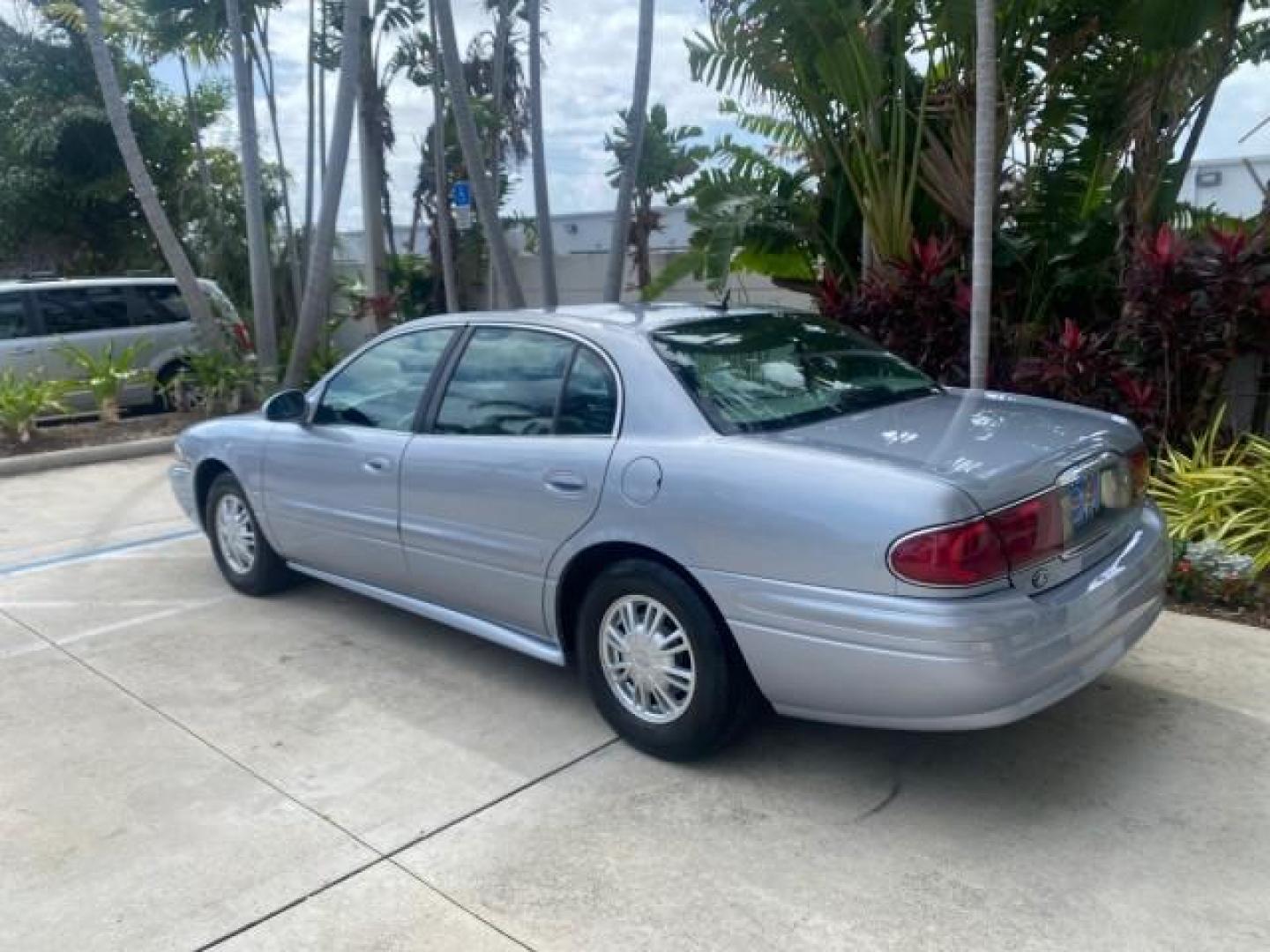 2005 Platinum Metallic /Gray Buick LeSabre Custom 1 OWNER LOW MILES 34,370 (1G4HP52K15U) with an 3.8L 3800 V6 SFI Engine engine, Automatic transmission, located at 4701 North Dixie Hwy, Pompano Beach, FL, 33064, (954) 422-2889, 26.240938, -80.123474 - OUR WEBPAGE FLORIDACARS1.COM HAS OVER 100 PHOTOS AND FREE CARFAX LINK 2005 BUICK LESABRE CUSTOM VIN: 1G4HP52K15U173399 1 G 4 H P 5 2 K 1 5 U 1 7 3 3 9 9 SEDAN 4 DR 3.8L V6 F OHV 29 MPG GASOLINE FRONT WHEEL DRIVE Top Features Alloy Wheels Cloth Seats Basic Features ABS Brakes CD Audio Power Mirrors S - Photo#5