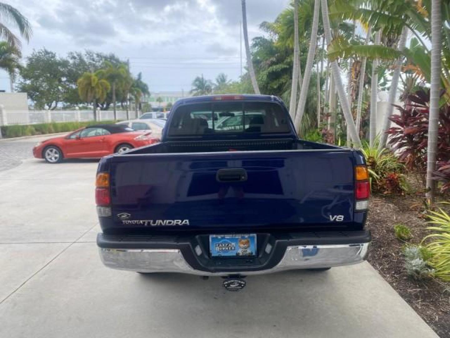 2000 Stellar Blue Pearl /Gray Toyota Tundra V8 SR5 FLORIDA LIKE NEW (5TBRT3410YS) with an 4.7L DOHC EFI 32-Valve V8 i-Force Engine engine, Automatic transmission, located at 4701 North Dixie Hwy, Pompano Beach, FL, 33064, (954) 422-2889, 26.240938, -80.123474 - OUR WEBPAGE FLORIDACARS1.COM HAS OVER 100 PHOTOS AND FREE CARFAX LINK 2000 TOYOTA TUNDRA SR5 VIN: 5TBRT3410YS002335 5 T B R T 3 4 1 0 Y S 0 0 2 3 3 5 4 DOOR EXTENDED CAB PICKUP 4.7L V8 F DOHC 32V GASOLINE REAR WHEEL DRIVE Highlighted Features Bed Liner Cloth Seats ABS Brakes Automatic Transmission P - Photo#6