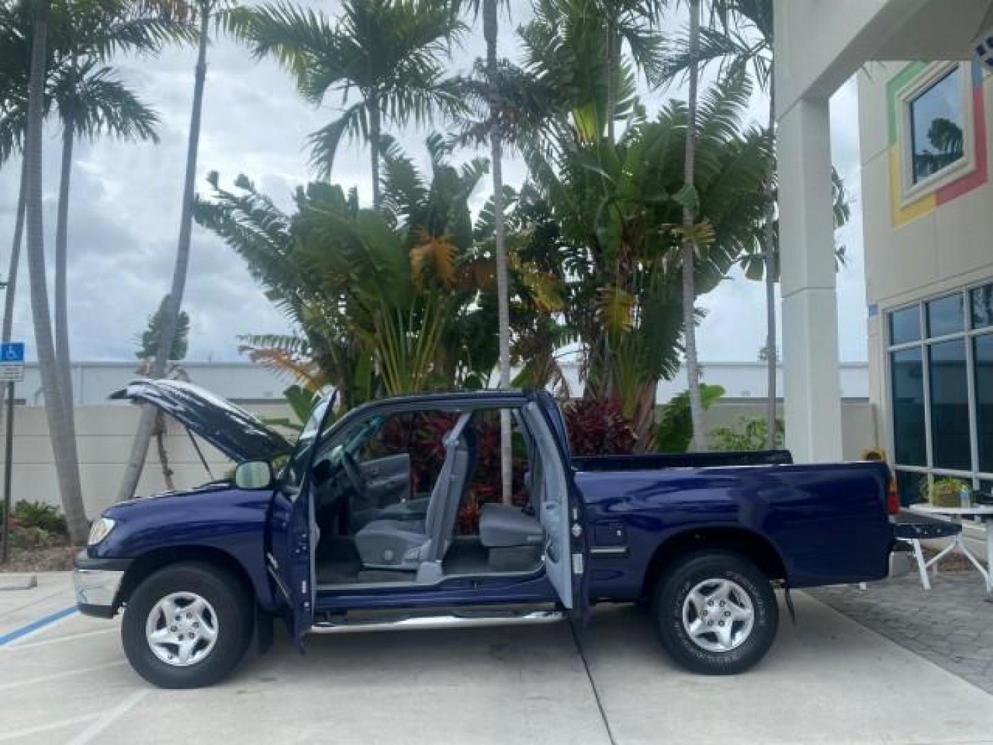 2000 Stellar Blue Pearl /Gray Toyota Tundra V8 SR5 FLORIDA LIKE NEW (5TBRT3410YS) with an 4.7L DOHC EFI 32-Valve V8 i-Force Engine engine, Automatic transmission, located at 4701 North Dixie Hwy, Pompano Beach, FL, 33064, (954) 422-2889, 26.240938, -80.123474 - OUR WEBPAGE FLORIDACARS1.COM HAS OVER 100 PHOTOS AND FREE CARFAX LINK 2000 TOYOTA TUNDRA SR5 VIN: 5TBRT3410YS002335 5 T B R T 3 4 1 0 Y S 0 0 2 3 3 5 4 DOOR EXTENDED CAB PICKUP 4.7L V8 F DOHC 32V GASOLINE REAR WHEEL DRIVE Highlighted Features Bed Liner Cloth Seats ABS Brakes Automatic Transmission P - Photo#8