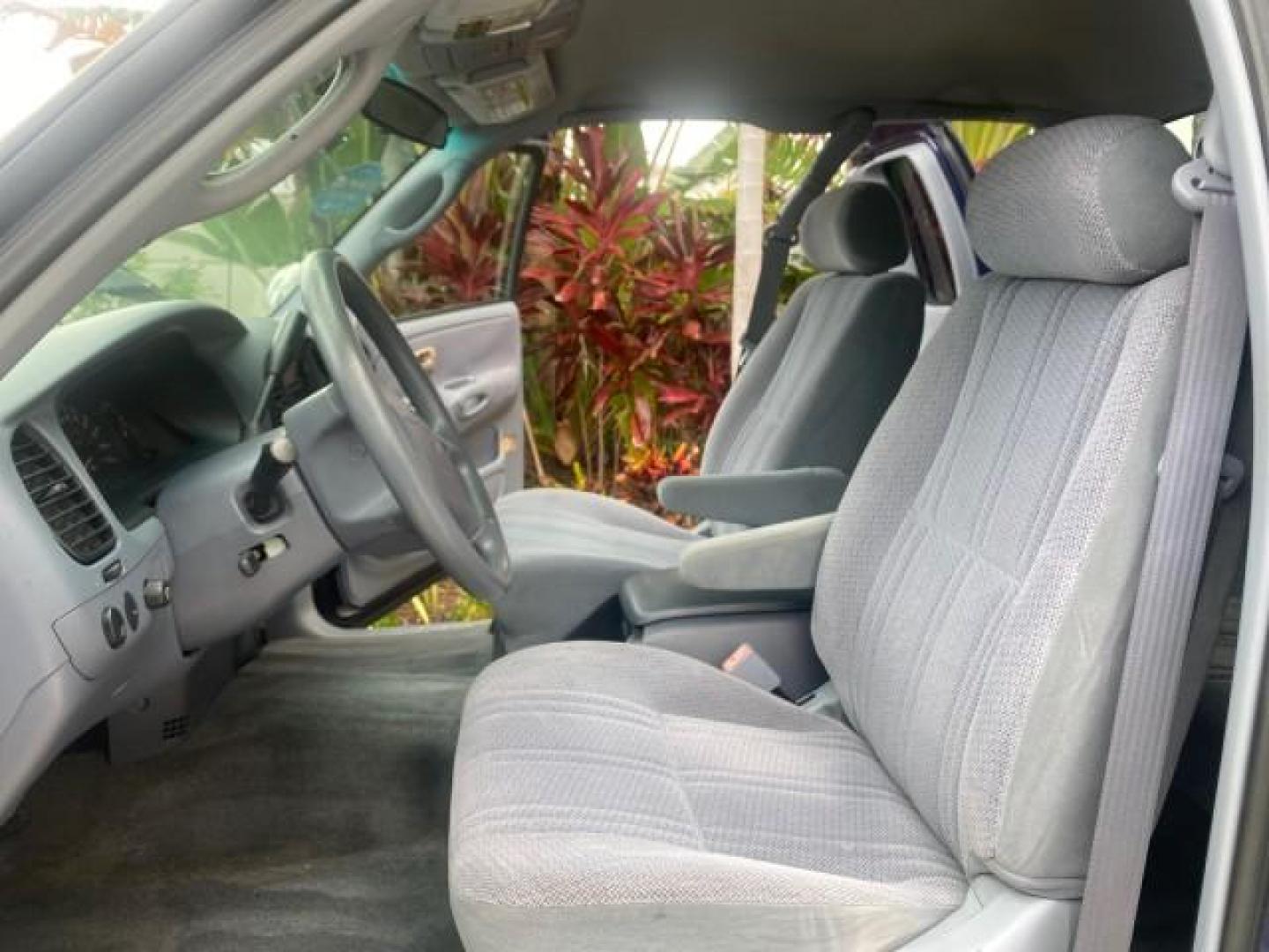 2000 Stellar Blue Pearl /Gray Toyota Tundra V8 SR5 FLORIDA LIKE NEW (5TBRT3410YS) with an 4.7L DOHC EFI 32-Valve V8 i-Force Engine engine, Automatic transmission, located at 4701 North Dixie Hwy, Pompano Beach, FL, 33064, (954) 422-2889, 26.240938, -80.123474 - OUR WEBPAGE FLORIDACARS1.COM HAS OVER 100 PHOTOS AND FREE CARFAX LINK 2000 TOYOTA TUNDRA SR5 VIN: 5TBRT3410YS002335 5 T B R T 3 4 1 0 Y S 0 0 2 3 3 5 4 DOOR EXTENDED CAB PICKUP 4.7L V8 F DOHC 32V GASOLINE REAR WHEEL DRIVE Highlighted Features Bed Liner Cloth Seats ABS Brakes Automatic Transmission P - Photo#10