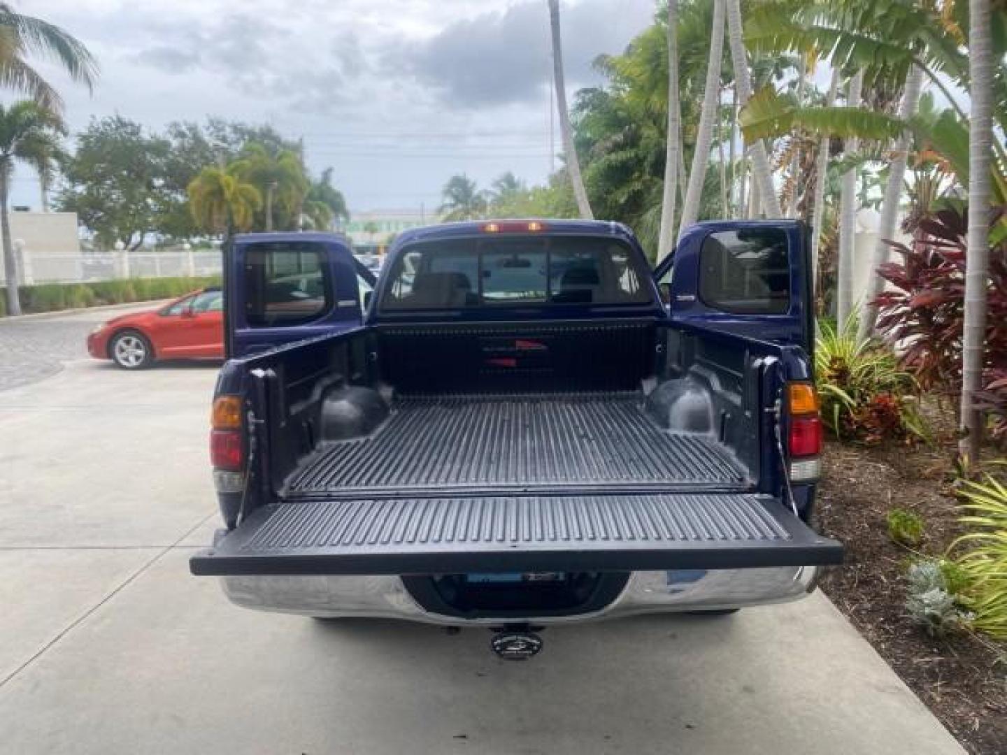 2000 Stellar Blue Pearl /Gray Toyota Tundra V8 SR5 FLORIDA LIKE NEW (5TBRT3410YS) with an 4.7L DOHC EFI 32-Valve V8 i-Force Engine engine, Automatic transmission, located at 4701 North Dixie Hwy, Pompano Beach, FL, 33064, (954) 422-2889, 26.240938, -80.123474 - OUR WEBPAGE FLORIDACARS1.COM HAS OVER 100 PHOTOS AND FREE CARFAX LINK 2000 TOYOTA TUNDRA SR5 VIN: 5TBRT3410YS002335 5 T B R T 3 4 1 0 Y S 0 0 2 3 3 5 4 DOOR EXTENDED CAB PICKUP 4.7L V8 F DOHC 32V GASOLINE REAR WHEEL DRIVE Highlighted Features Bed Liner Cloth Seats ABS Brakes Automatic Transmission P - Photo#15