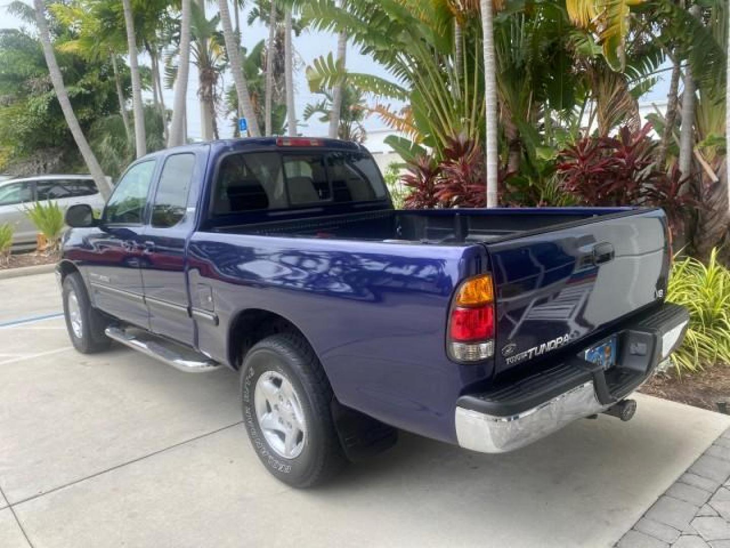 2000 Stellar Blue Pearl /Gray Toyota Tundra V8 SR5 FLORIDA LIKE NEW (5TBRT3410YS) with an 4.7L DOHC EFI 32-Valve V8 i-Force Engine engine, Automatic transmission, located at 4701 North Dixie Hwy, Pompano Beach, FL, 33064, (954) 422-2889, 26.240938, -80.123474 - OUR WEBPAGE FLORIDACARS1.COM HAS OVER 100 PHOTOS AND FREE CARFAX LINK 2000 TOYOTA TUNDRA SR5 VIN: 5TBRT3410YS002335 5 T B R T 3 4 1 0 Y S 0 0 2 3 3 5 4 DOOR EXTENDED CAB PICKUP 4.7L V8 F DOHC 32V GASOLINE REAR WHEEL DRIVE Highlighted Features Bed Liner Cloth Seats ABS Brakes Automatic Transmission P - Photo#77