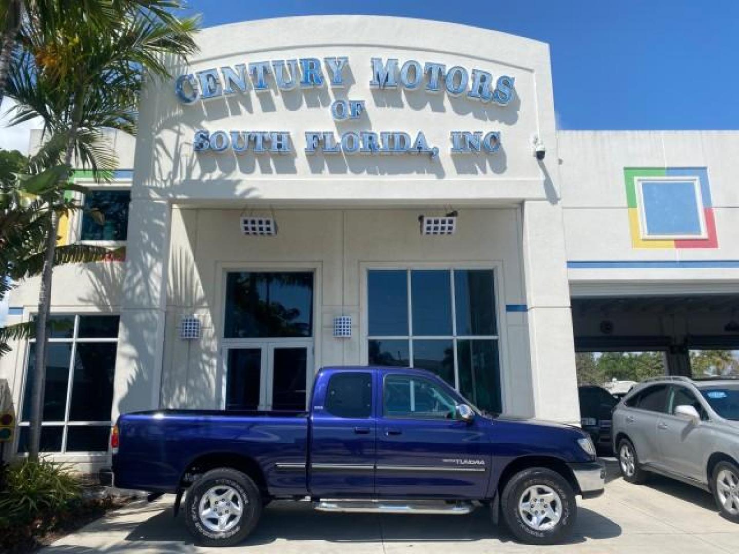 2000 Stellar Blue Pearl /Gray Toyota Tundra V 8 SR5 FLORIDA LIKE NEW (5TBRT3410YS) with an 4.7L DOHC EFI 32-Valve V8 i-Force Engine engine, Automatic transmission, located at 4701 North Dixie Hwy, Pompano Beach, FL, 33064, (954) 422-2889, 26.240938, -80.123474 - OUR WEBPAGE FLORIDACARS1.COM HAS OVER 100 PHOTOS AND FREE CARFAX LINK 2000 TOYOTA TUNDRA SR5 VIN: 5TBRT3410YS002335 5 T B R T 3 4 1 0 Y S 0 0 2 3 3 5 4 DOOR EXTENDED CAB PICKUP 4.7L V8 F DOHC 32V GASOLINE REAR WHEEL DRIVE Highlighted Features Bed Liner Cloth Seats ABS Brakes Automatic Transmission P - Photo#0
