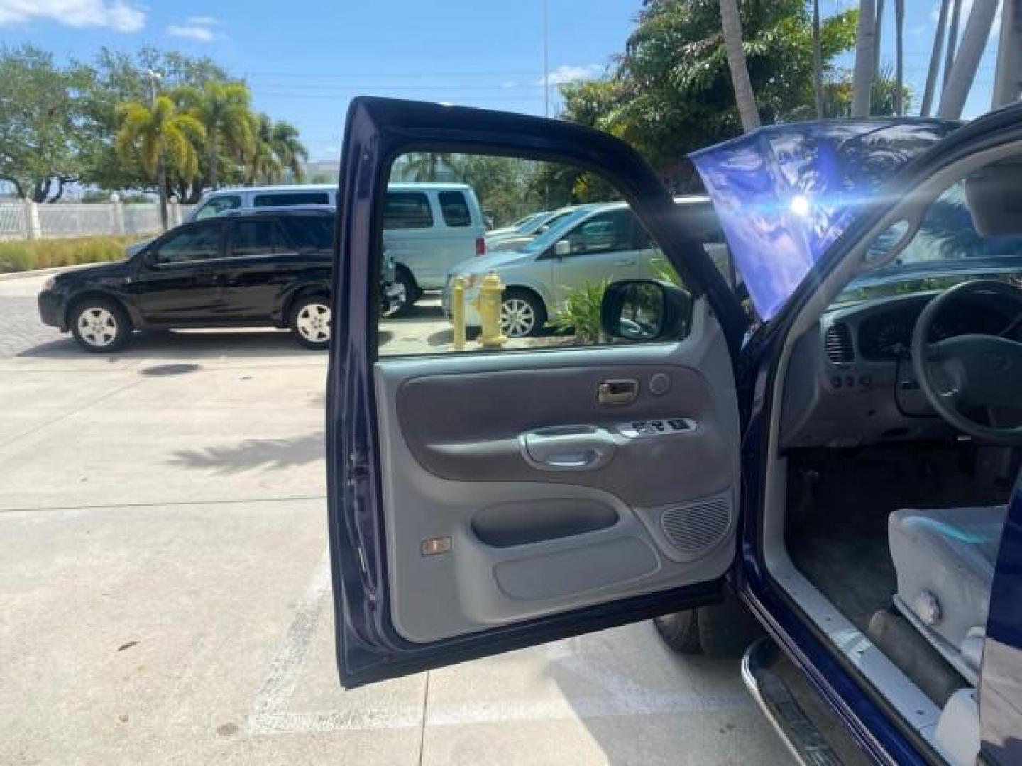 2000 Stellar Blue Pearl /Gray Toyota Tundra V 8 SR5 FLORIDA LIKE NEW (5TBRT3410YS) with an 4.7L DOHC EFI 32-Valve V8 i-Force Engine engine, Automatic transmission, located at 4701 North Dixie Hwy, Pompano Beach, FL, 33064, (954) 422-2889, 26.240938, -80.123474 - OUR WEBPAGE FLORIDACARS1.COM HAS OVER 100 PHOTOS AND FREE CARFAX LINK 2000 TOYOTA TUNDRA SR5 VIN: 5TBRT3410YS002335 5 T B R T 3 4 1 0 Y S 0 0 2 3 3 5 4 DOOR EXTENDED CAB PICKUP 4.7L V8 F DOHC 32V GASOLINE REAR WHEEL DRIVE Highlighted Features Bed Liner Cloth Seats ABS Brakes Automatic Transmission P - Photo#9