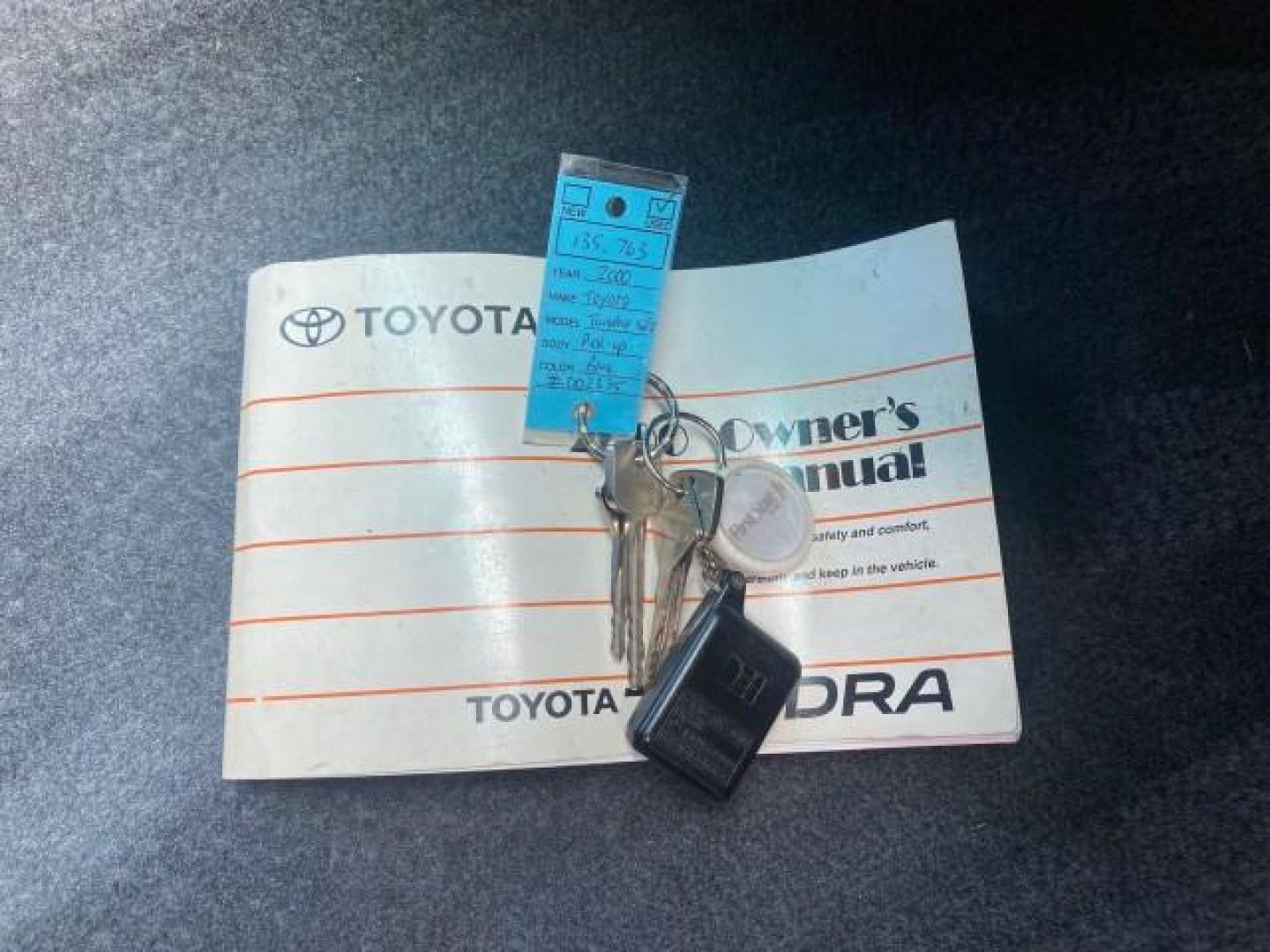 2000 Stellar Blue Pearl /Gray Toyota Tundra V 8 SR5 FLORIDA LIKE NEW (5TBRT3410YS) with an 4.7L DOHC EFI 32-Valve V8 i-Force Engine engine, Automatic transmission, located at 4701 North Dixie Hwy, Pompano Beach, FL, 33064, (954) 422-2889, 26.240938, -80.123474 - OUR WEBPAGE FLORIDACARS1.COM HAS OVER 100 PHOTOS AND FREE CARFAX LINK 2000 TOYOTA TUNDRA SR5 VIN: 5TBRT3410YS002335 5 T B R T 3 4 1 0 Y S 0 0 2 3 3 5 4 DOOR EXTENDED CAB PICKUP 4.7L V8 F DOHC 32V GASOLINE REAR WHEEL DRIVE Highlighted Features Bed Liner Cloth Seats ABS Brakes Automatic Transmission P - Photo#23