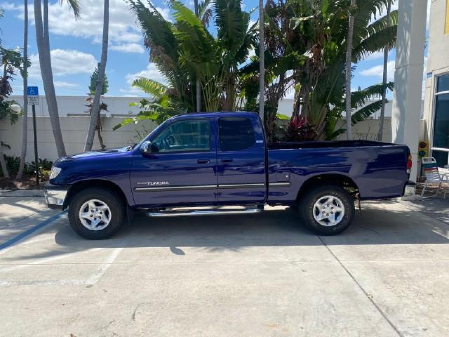 2000 Stellar Blue Pearl /Gray Toyota Tundra V 8 SR5 FLORIDA LIKE NEW (5TBRT3410YS) with an 4.7L DOHC EFI 32-Valve V8 i-Force Engine engine, Automatic transmission, located at 4701 North Dixie Hwy, Pompano Beach, FL, 33064, (954) 422-2889, 26.240938, -80.123474 - OUR WEBPAGE FLORIDACARS1.COM HAS OVER 100 PHOTOS AND FREE CARFAX LINK 2000 TOYOTA TUNDRA SR5 VIN: 5TBRT3410YS002335 5 T B R T 3 4 1 0 Y S 0 0 2 3 3 5 4 DOOR EXTENDED CAB PICKUP 4.7L V8 F DOHC 32V GASOLINE REAR WHEEL DRIVE Highlighted Features Bed Liner Cloth Seats ABS Brakes Automatic Transmission P - Photo#4