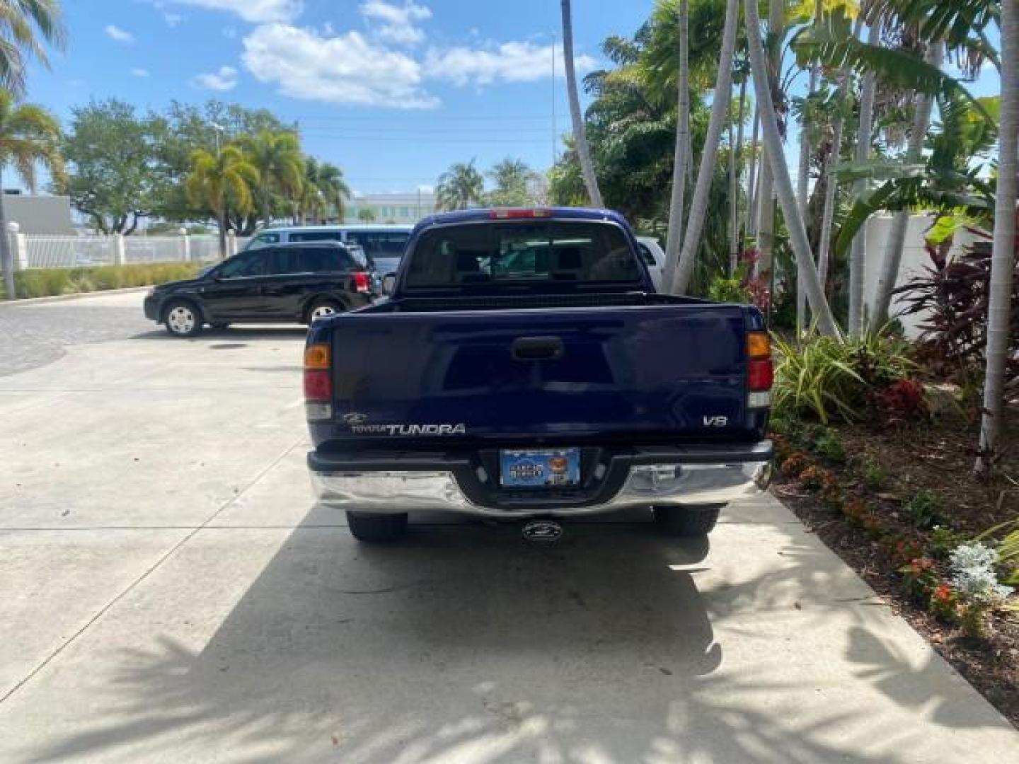 2000 Stellar Blue Pearl /Gray Toyota Tundra V 8 SR5 FLORIDA LIKE NEW (5TBRT3410YS) with an 4.7L DOHC EFI 32-Valve V8 i-Force Engine engine, Automatic transmission, located at 4701 North Dixie Hwy, Pompano Beach, FL, 33064, (954) 422-2889, 26.240938, -80.123474 - OUR WEBPAGE FLORIDACARS1.COM HAS OVER 100 PHOTOS AND FREE CARFAX LINK 2000 TOYOTA TUNDRA SR5 VIN: 5TBRT3410YS002335 5 T B R T 3 4 1 0 Y S 0 0 2 3 3 5 4 DOOR EXTENDED CAB PICKUP 4.7L V8 F DOHC 32V GASOLINE REAR WHEEL DRIVE Highlighted Features Bed Liner Cloth Seats ABS Brakes Automatic Transmission P - Photo#6