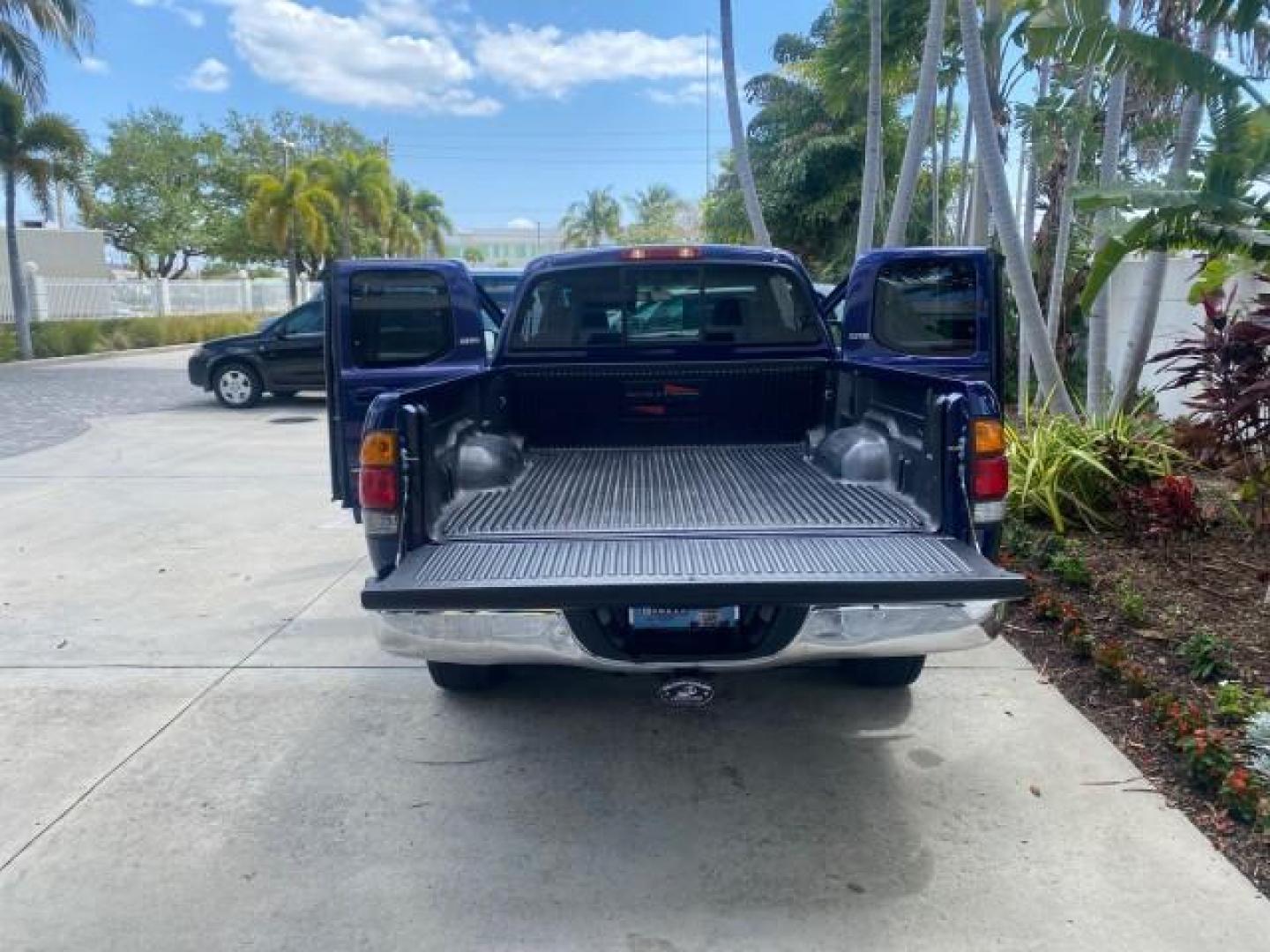 2000 Stellar Blue Pearl /Gray Toyota Tundra V 8 SR5 FLORIDA LIKE NEW (5TBRT3410YS) with an 4.7L DOHC EFI 32-Valve V8 i-Force Engine engine, Automatic transmission, located at 4701 North Dixie Hwy, Pompano Beach, FL, 33064, (954) 422-2889, 26.240938, -80.123474 - OUR WEBPAGE FLORIDACARS1.COM HAS OVER 100 PHOTOS AND FREE CARFAX LINK 2000 TOYOTA TUNDRA SR5 VIN: 5TBRT3410YS002335 5 T B R T 3 4 1 0 Y S 0 0 2 3 3 5 4 DOOR EXTENDED CAB PICKUP 4.7L V8 F DOHC 32V GASOLINE REAR WHEEL DRIVE Highlighted Features Bed Liner Cloth Seats ABS Brakes Automatic Transmission P - Photo#77