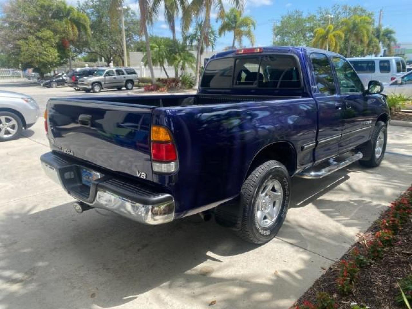 2000 Stellar Blue Pearl /Gray Toyota Tundra V 8 SR5 FLORIDA LIKE NEW (5TBRT3410YS) with an 4.7L DOHC EFI 32-Valve V8 i-Force Engine engine, Automatic transmission, located at 4701 North Dixie Hwy, Pompano Beach, FL, 33064, (954) 422-2889, 26.240938, -80.123474 - OUR WEBPAGE FLORIDACARS1.COM HAS OVER 100 PHOTOS AND FREE CARFAX LINK 2000 TOYOTA TUNDRA SR5 VIN: 5TBRT3410YS002335 5 T B R T 3 4 1 0 Y S 0 0 2 3 3 5 4 DOOR EXTENDED CAB PICKUP 4.7L V8 F DOHC 32V GASOLINE REAR WHEEL DRIVE Highlighted Features Bed Liner Cloth Seats ABS Brakes Automatic Transmission P - Photo#7