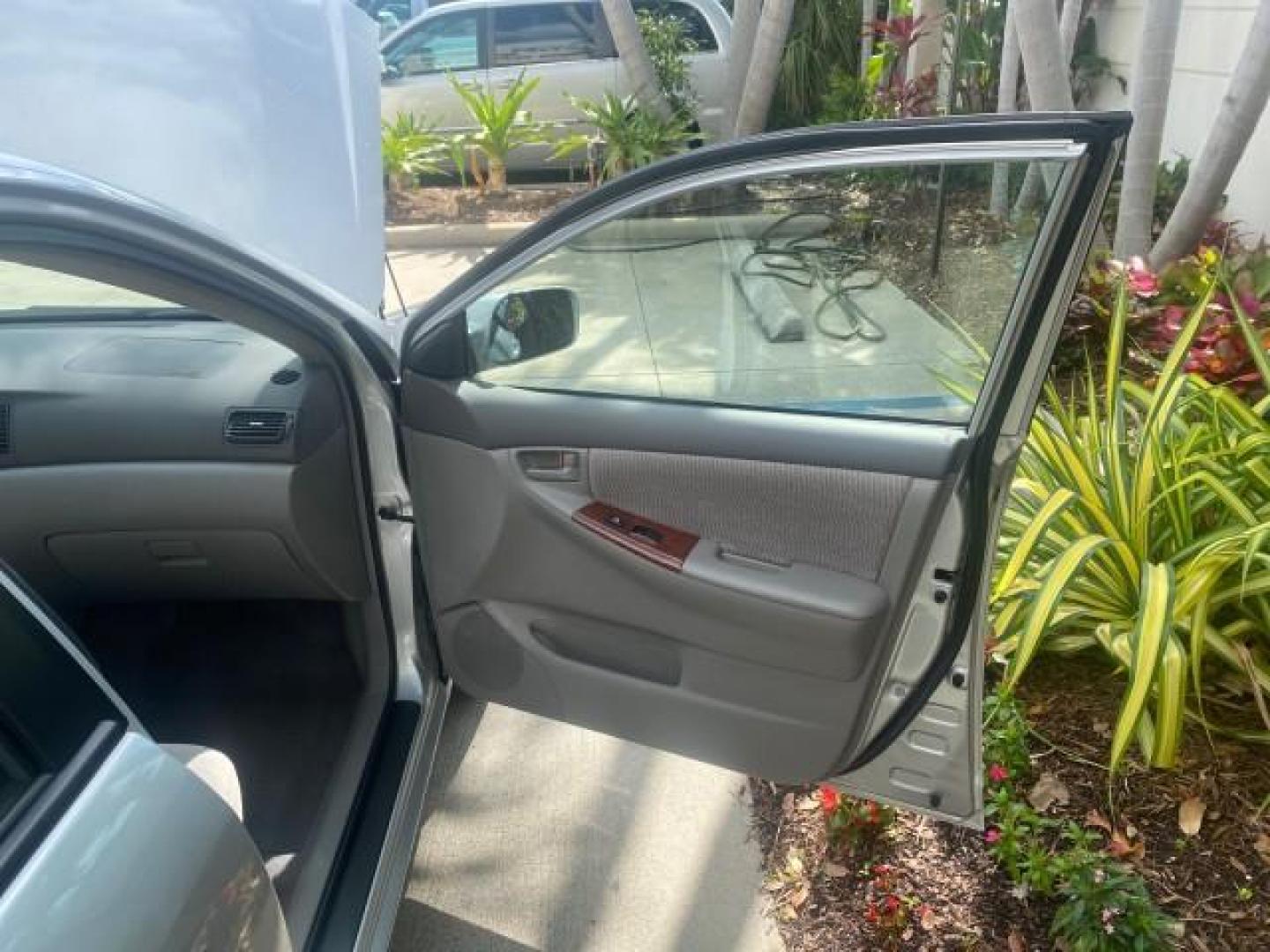 2006 Millenium Silver Metallic /Stone Toyota Corolla LE LOW MILES 23,038 LOADED (1NXBR30E16Z) with an 1.8L DOHC SEFI 16-Valve 4-Cyl Aluminum Engine engine, Automatic transmission, located at 4701 North Dixie Hwy, Pompano Beach, FL, 33064, (954) 422-2889, 26.240938, -80.123474 - OUR WEBPAGE FLORIDACARS1.COM HAS OVER 100 PHOTOS AND FREE CARFAX LINK 2006 TOYOTA COROLLA LE AUTO AC LOADED VIN: 1NXBR30E16Z662050 1 N X B R 3 0 E 1 6 Z 6 6 2 0 5 0 SEDAN 4 DR 1.8L I4 F DOHC 16V 41 MPG GASOLINE FRONT WHEEL DRIVE Top Features Cloth Seats Basic Features AM/FM Stereo CD Audio Power Mir - Photo#11